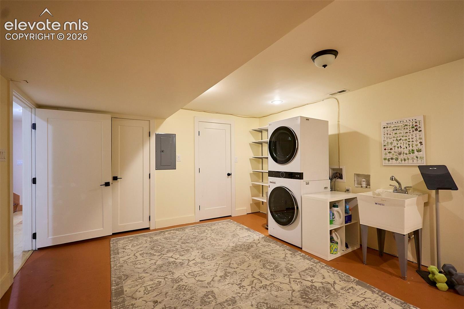 Listing photo 39 for 6827 Rosewood Drive