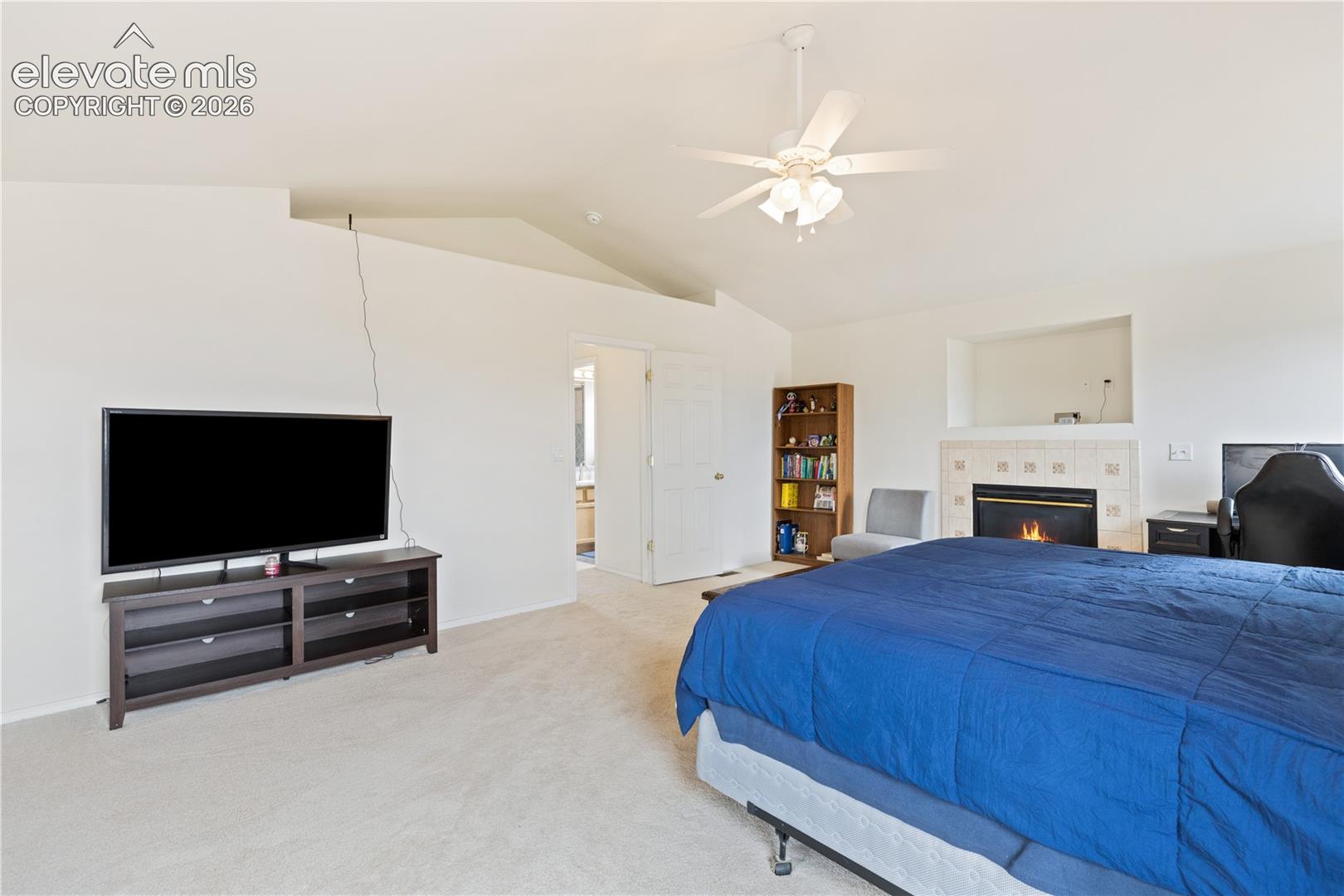 Listing photo 14 for 3916 Roan Drive