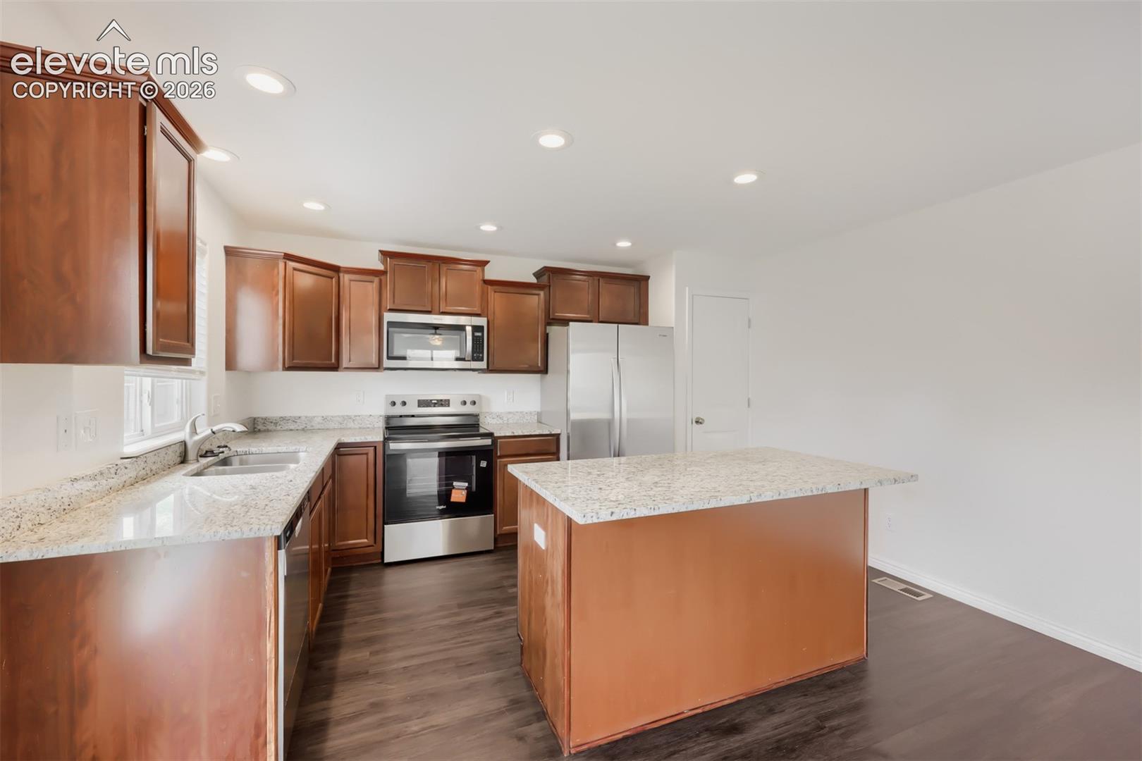Listing photo 5 for 2496 Sierra Springs Drive