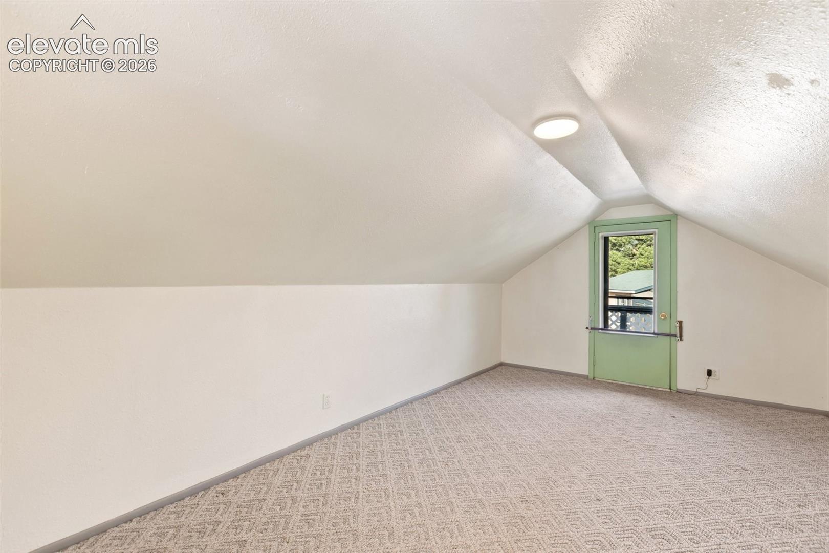 Listing photo 28 for 192 Columbine Road