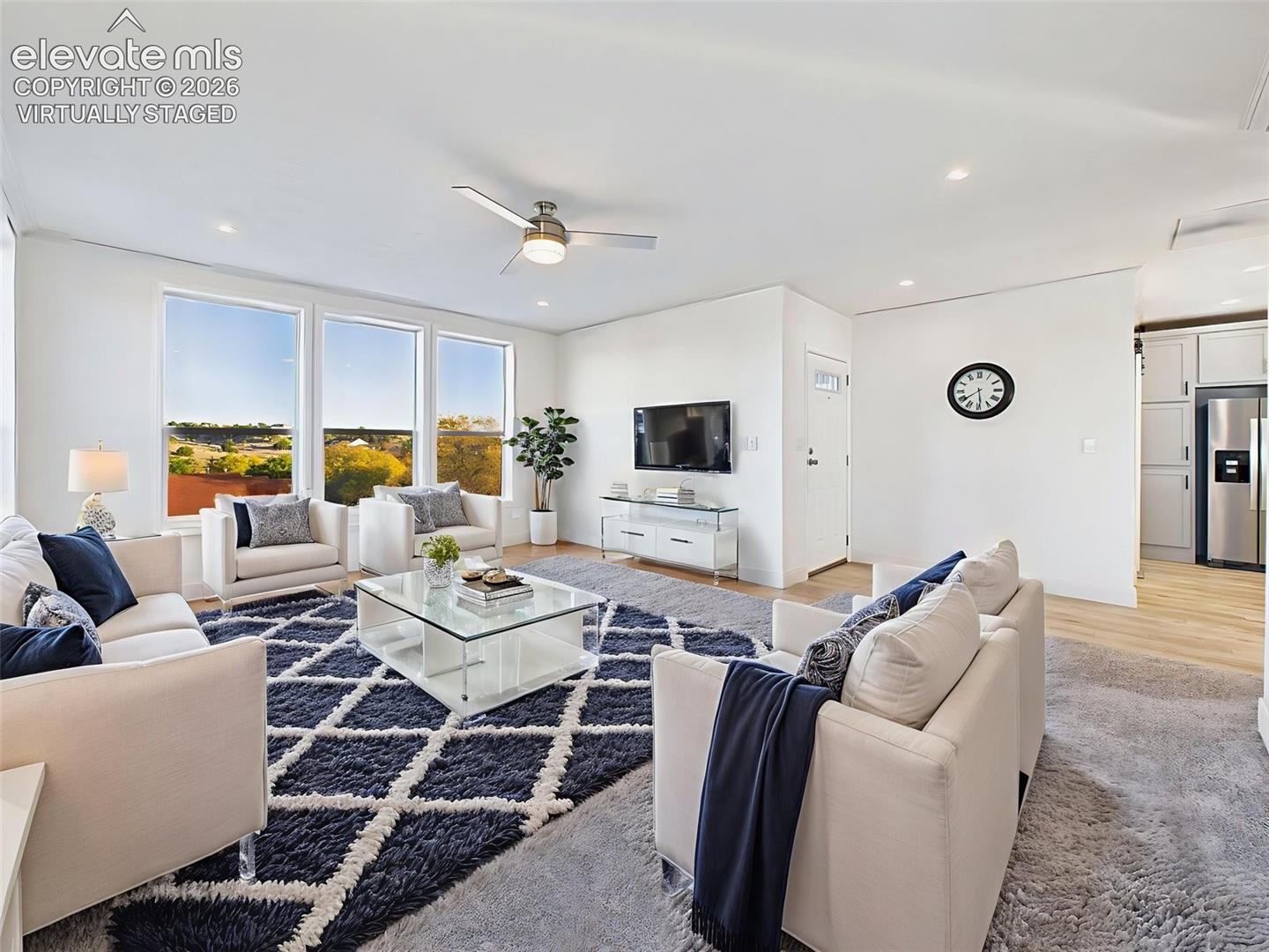 Listing photo 8 for 893 S Greenway Avenue