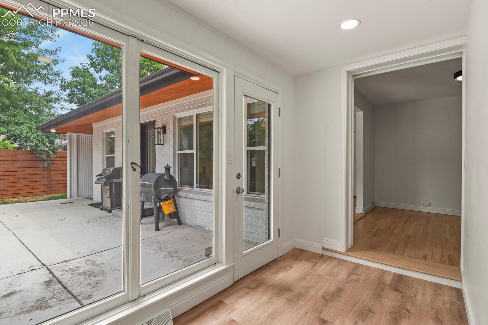 Listing photo 24 for 691 S Holly Street