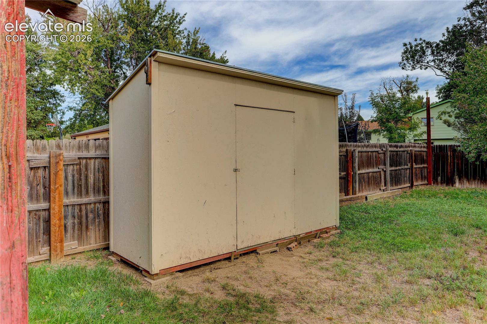 Listing photo 24 for 4619 Sprucewood Drive