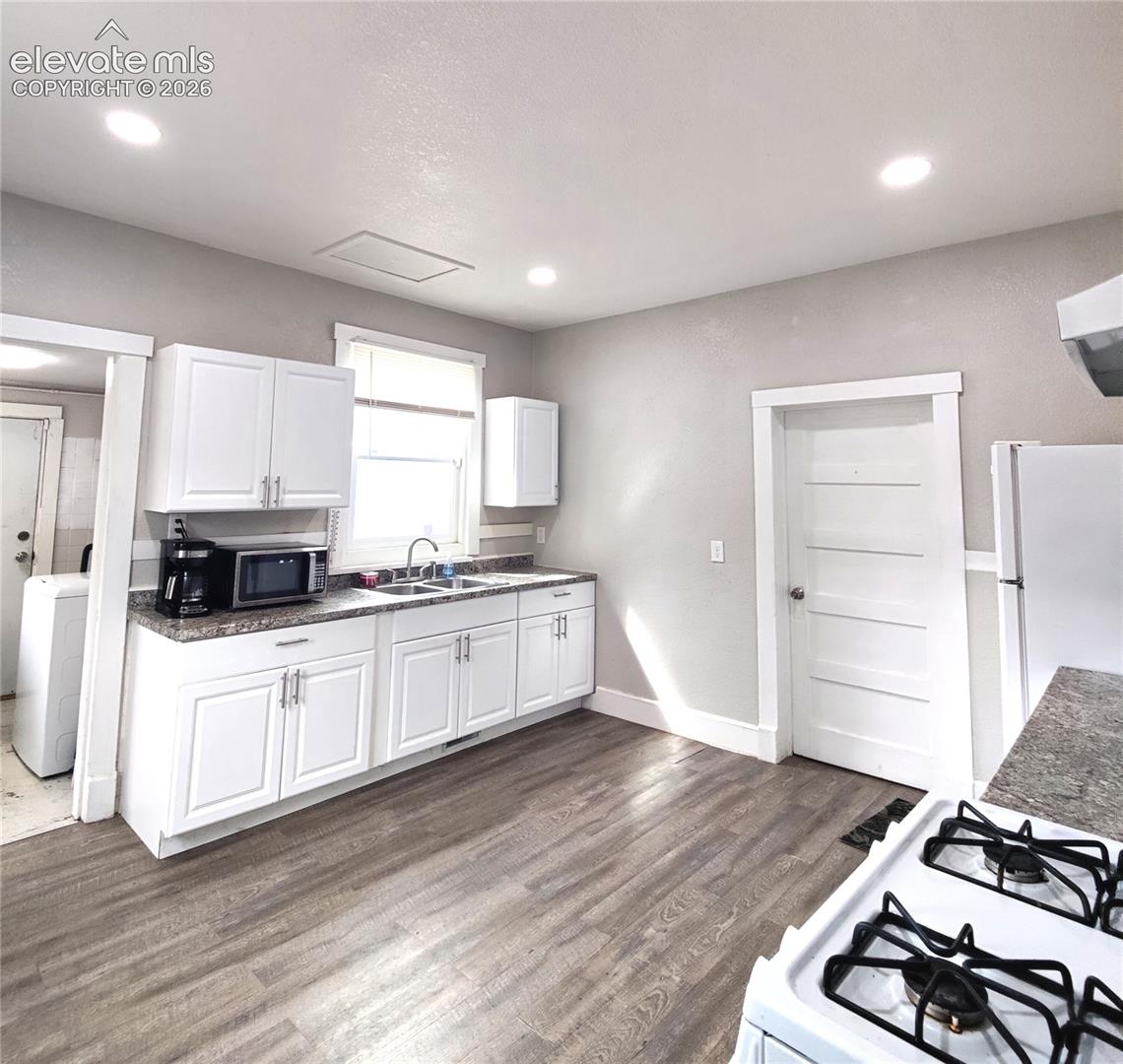 Listing photo 7 for 710 McCulley Avenue