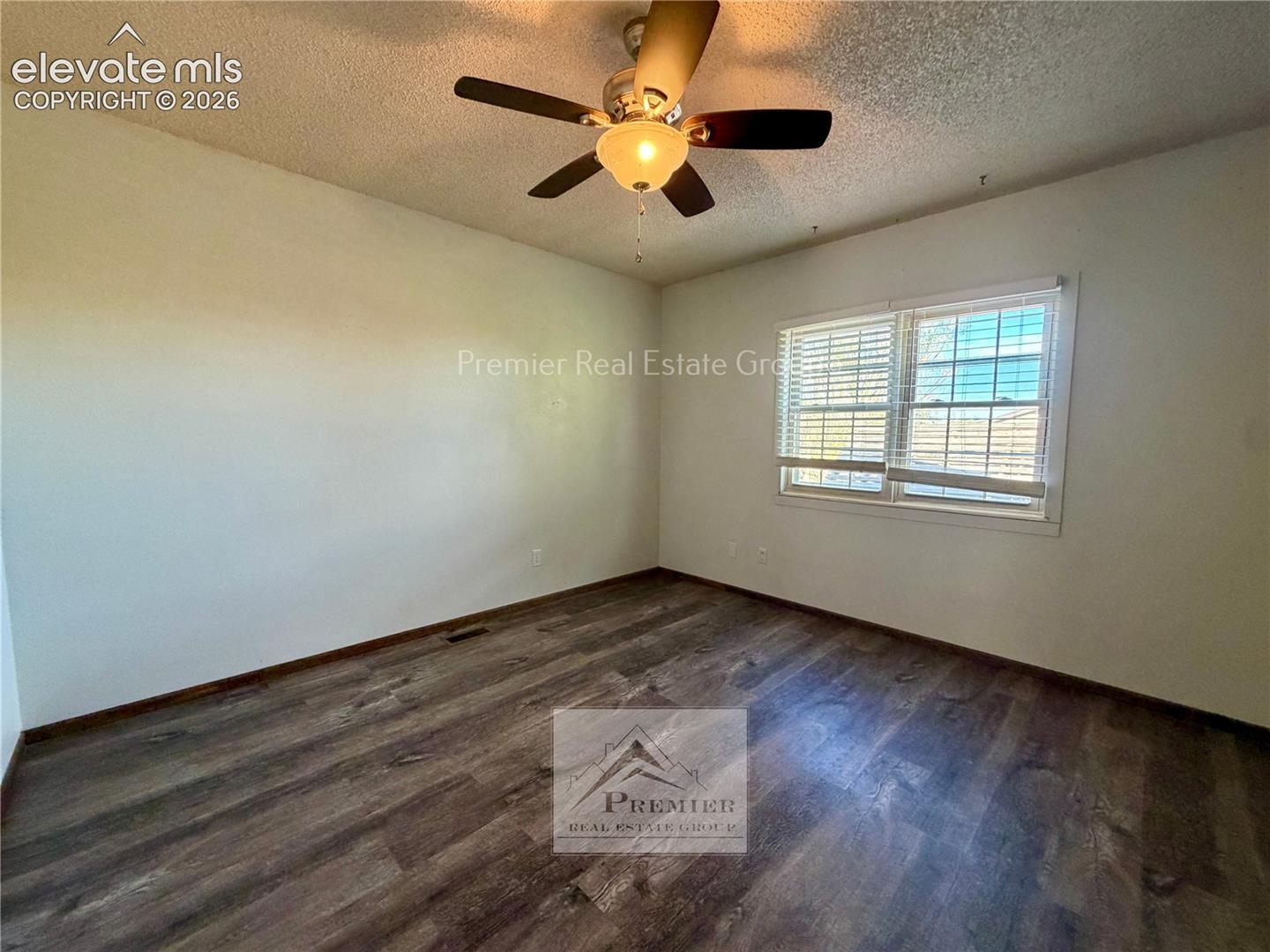 1055 Table Top Terrace, photo 10