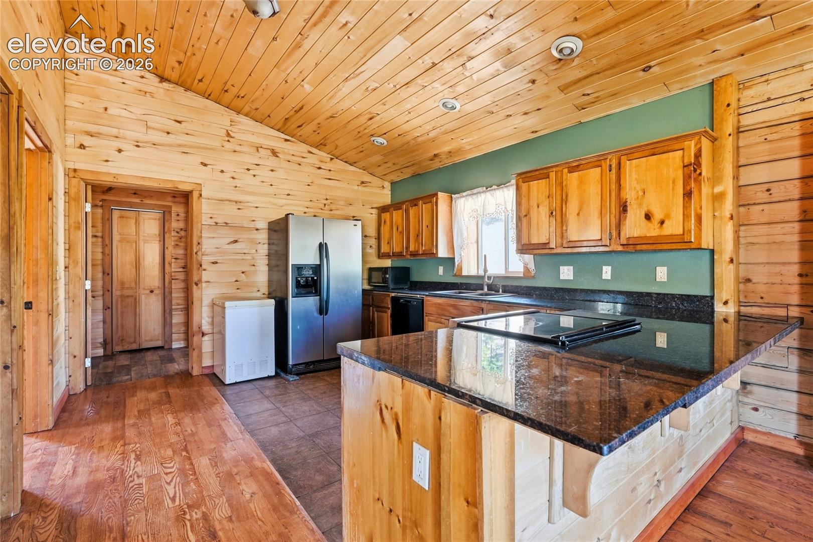 Listing photo 20 for 927 Stonehenge Drive