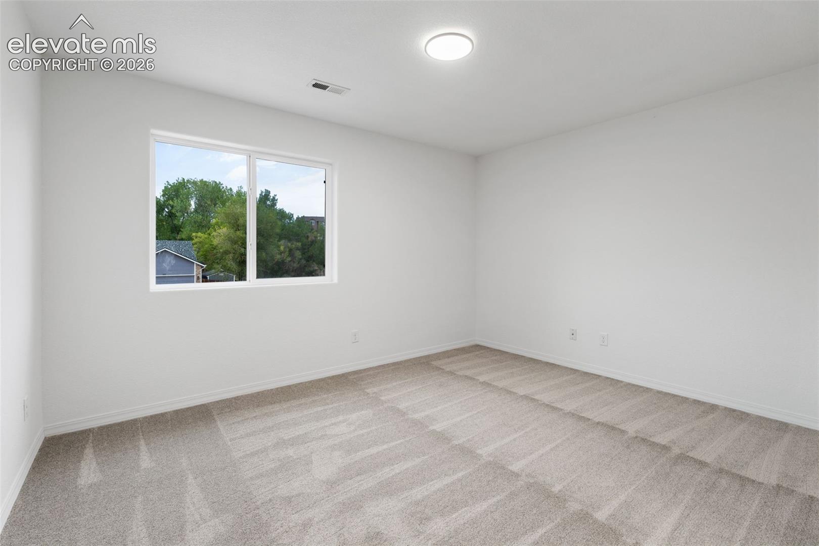 Listing photo 37 for 421 Autumn Place