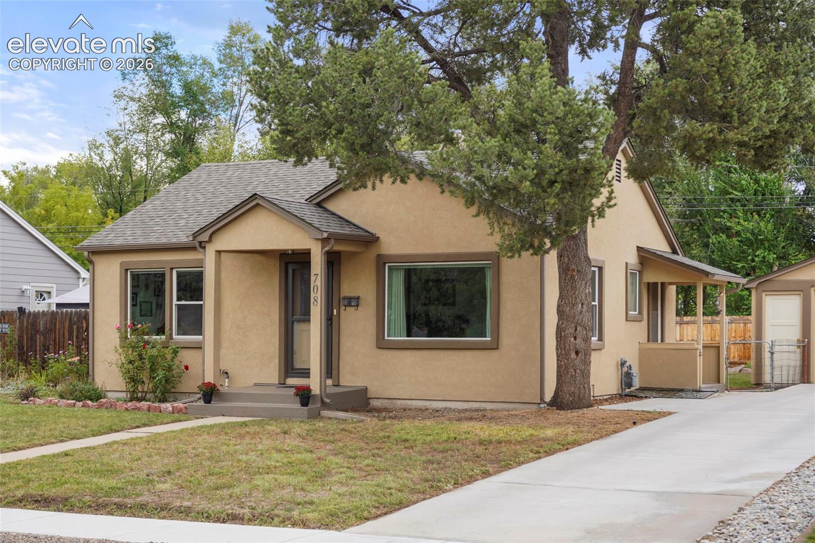 Listing photo 2 for 708 E La Salle Street