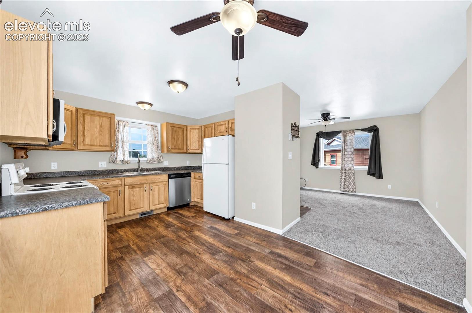 Listing photo 8 for 203 Red Finch Lane