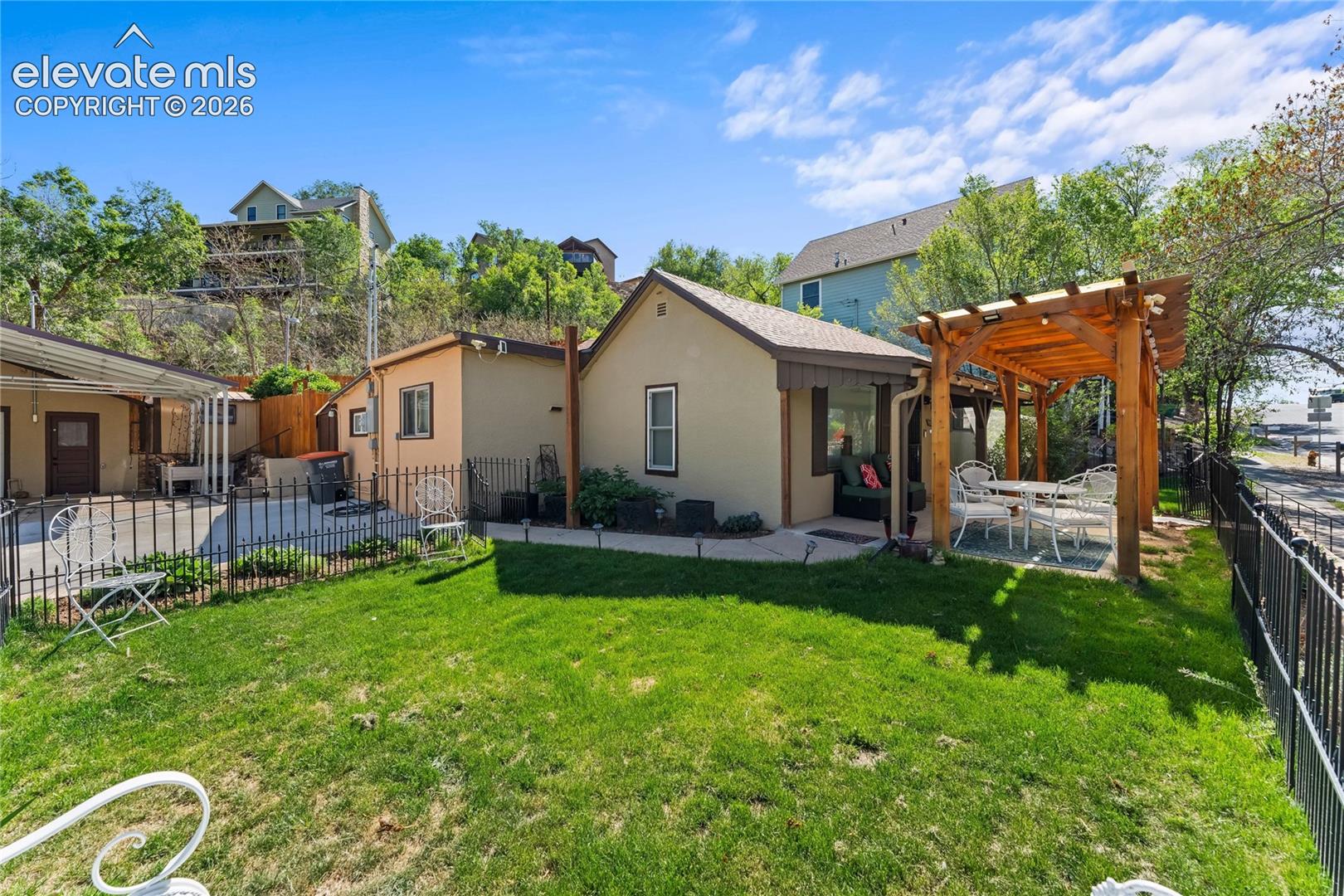 Listing photo 41 for 2706 W Pikes Peak Avenue