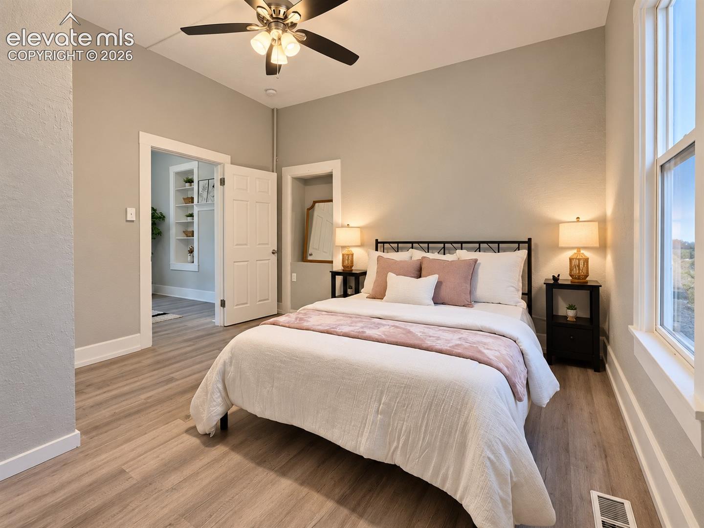 Listing photo 14 for 316 E 2nd Street