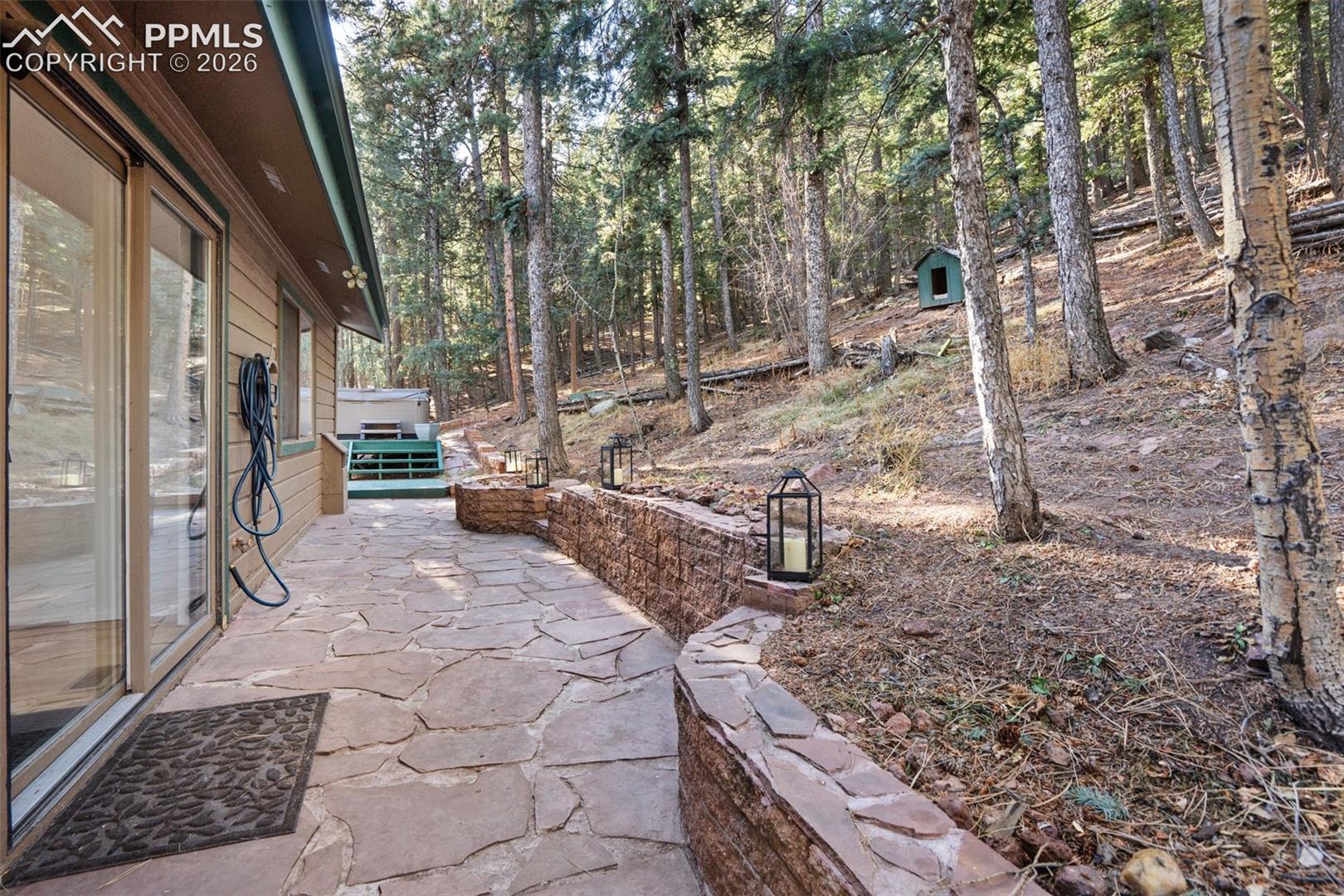 Listing photo 23 for 464 Evergreen Court