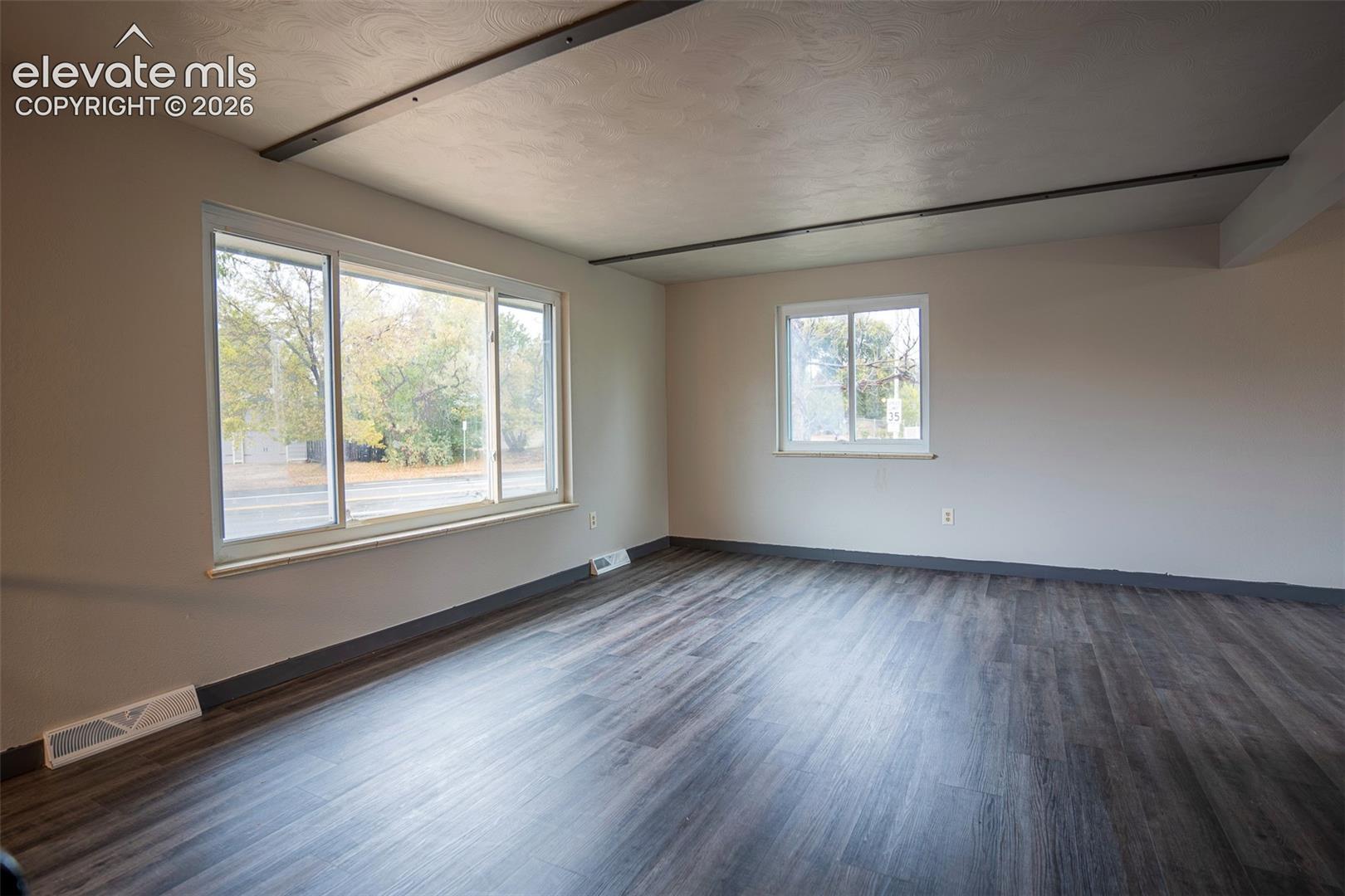 Listing photo 5 for 1301 N Murray Boulevard