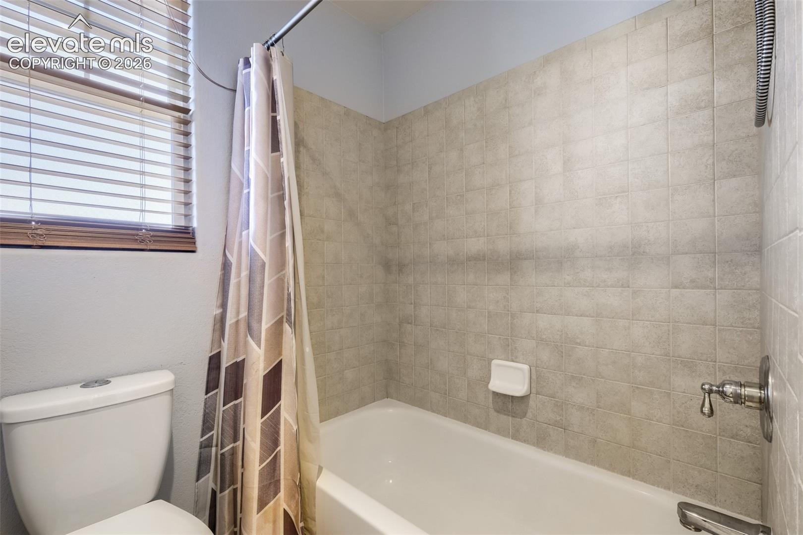 Listing photo 13 for 10149 Angeles Road