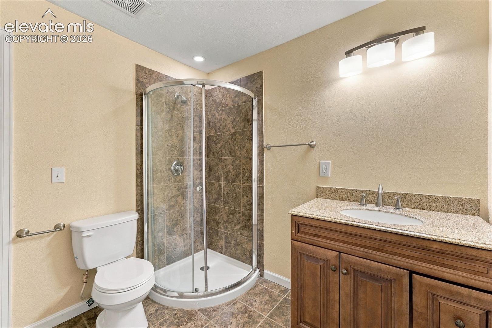 Listing photo 33 for 1385 N Challenger Drive