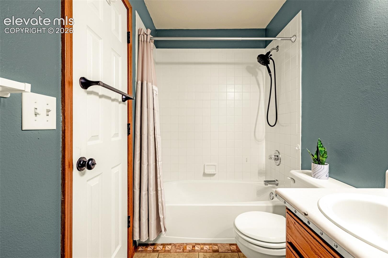 Listing photo 6 for 1010 Grinde Drive
