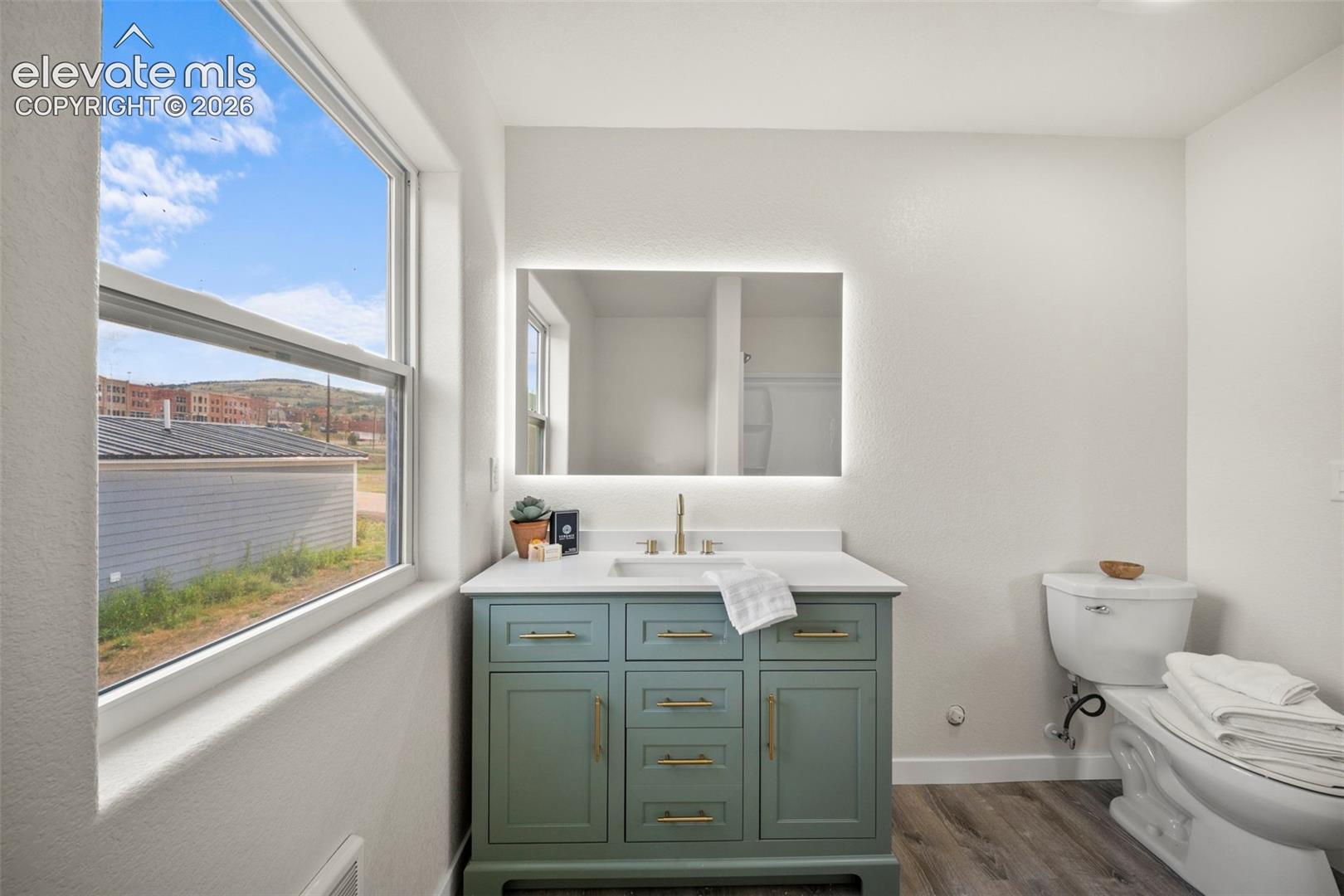 Listing photo 22 for 107 E May Avenue