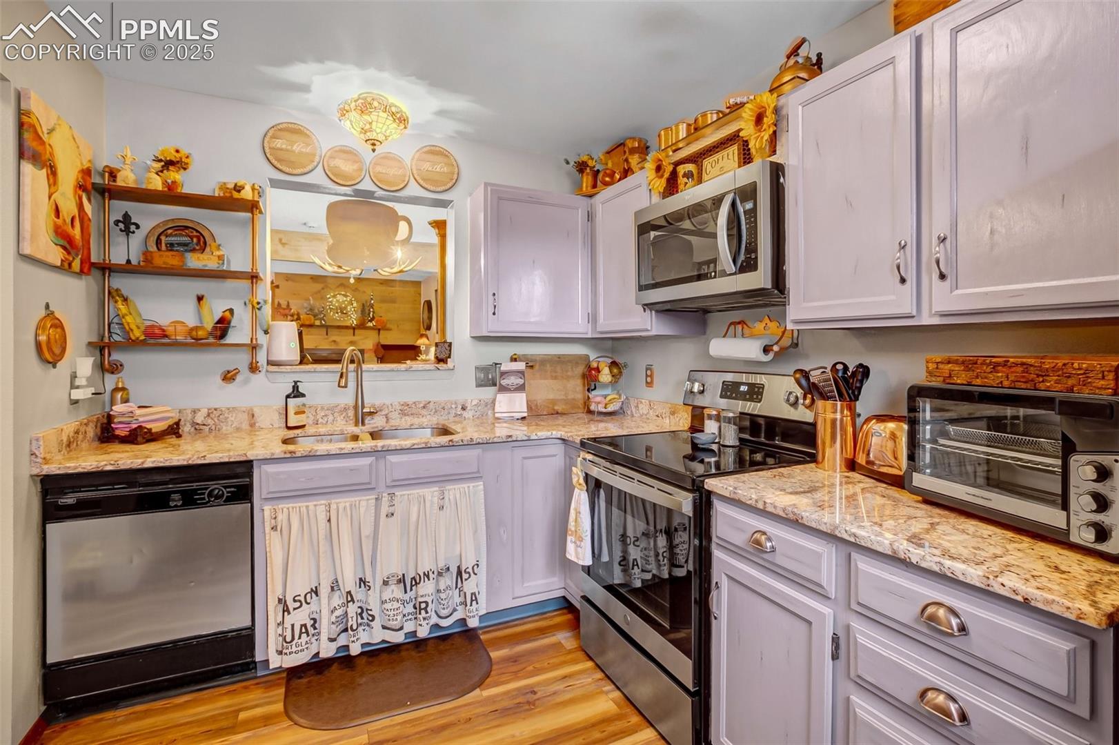 Listing photo 15 for 560 Manor Court A