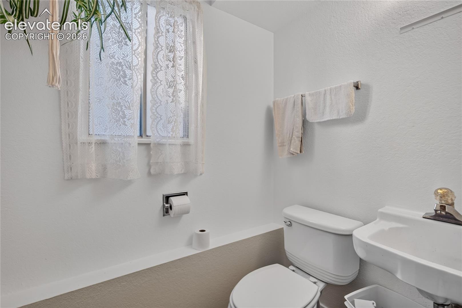 Listing photo 10 for 4850 Windward Circle
