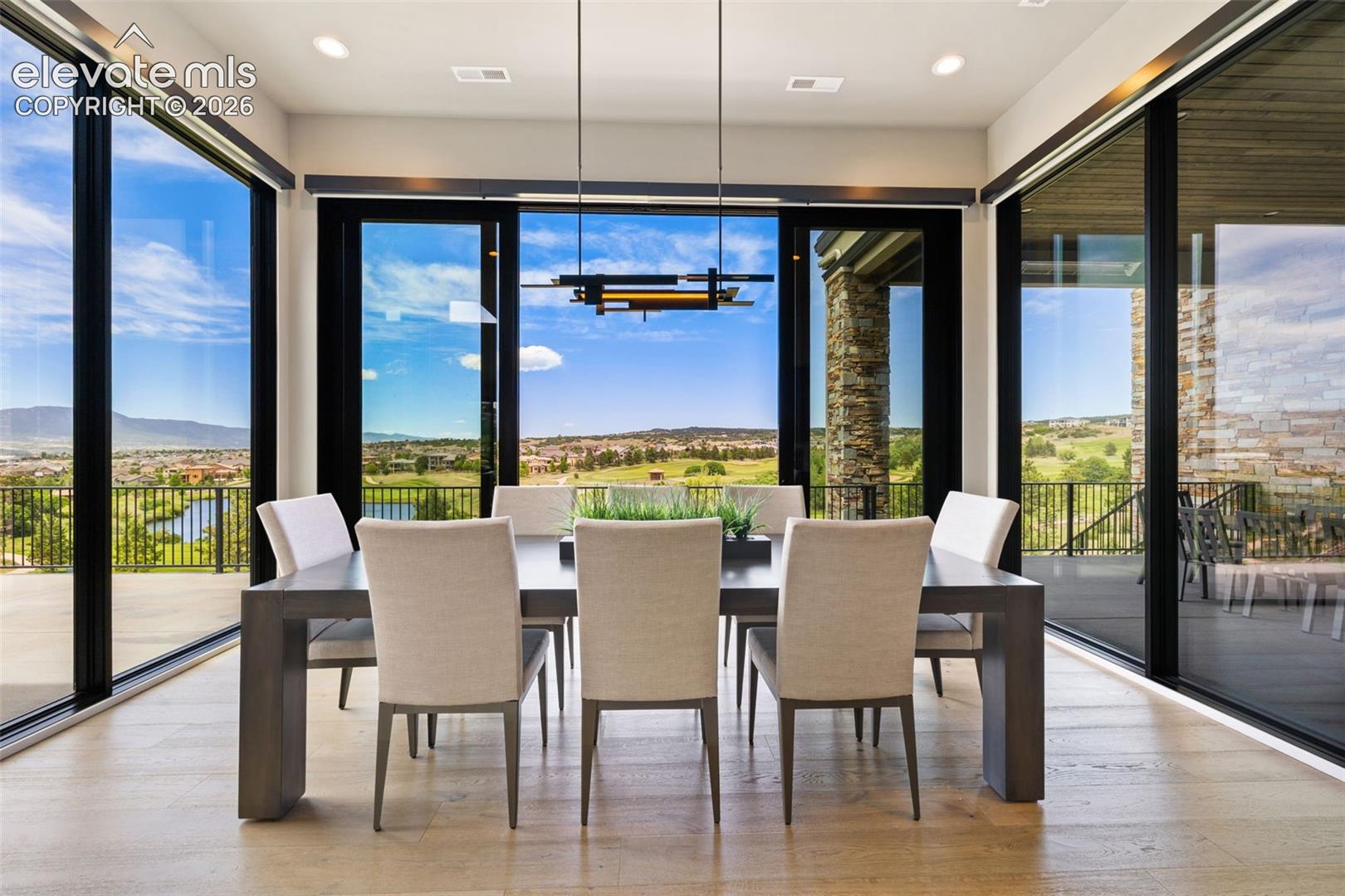 Listing photo 10 for 1484 Vine Cliff Heights