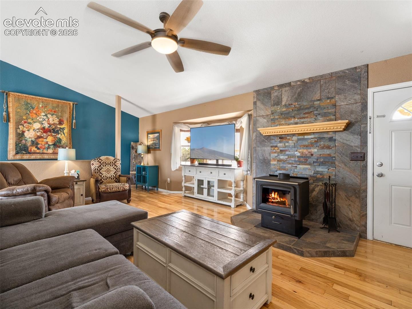Listing photo 3 for 675 E McClave Drive