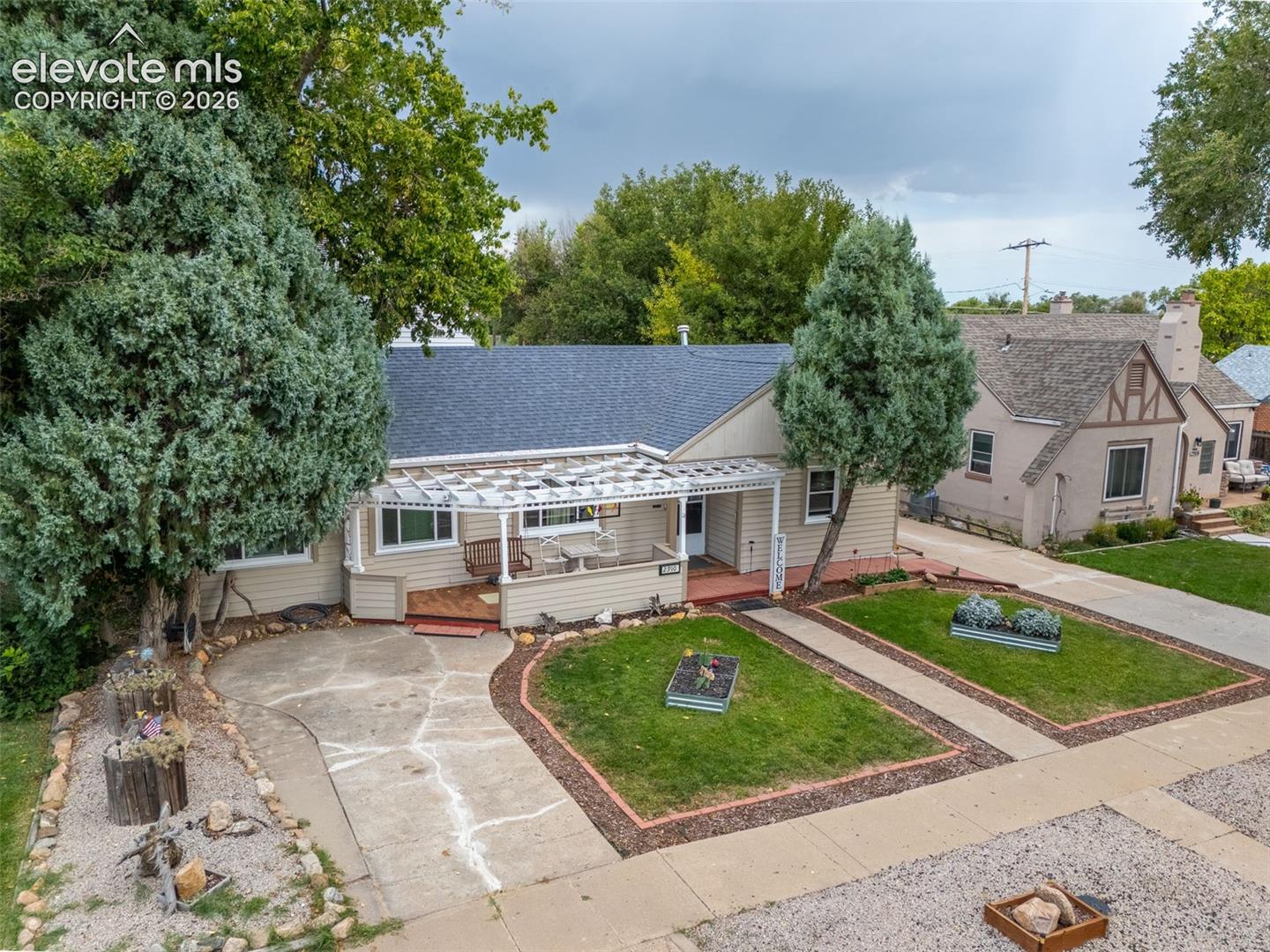 Listing photo 3 for 2910 8th Avenue