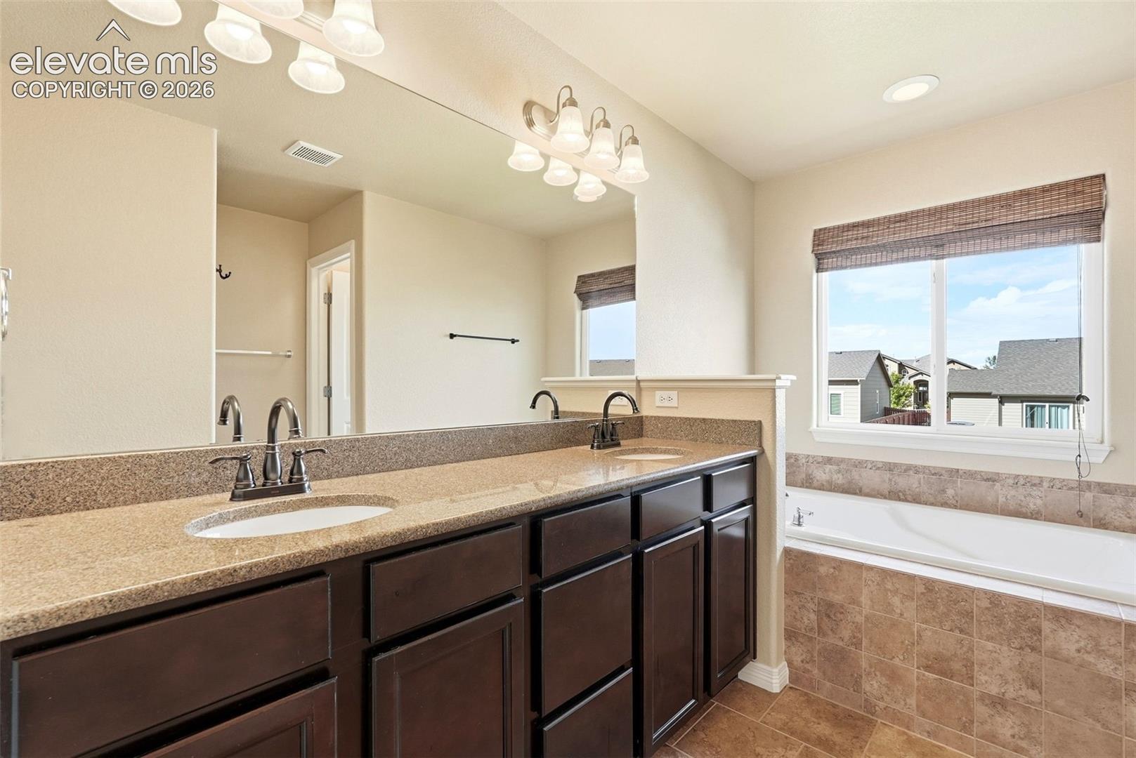 Listing photo 34 for 10567 Mount Evans Drive