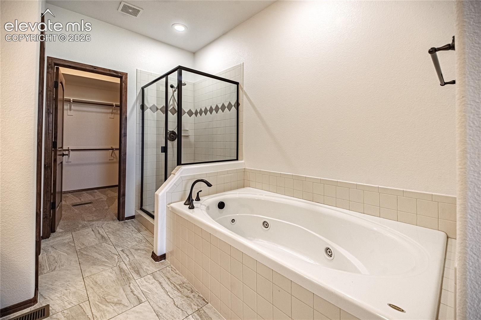 Listing photo 24 for 11824 Black Hills Drive