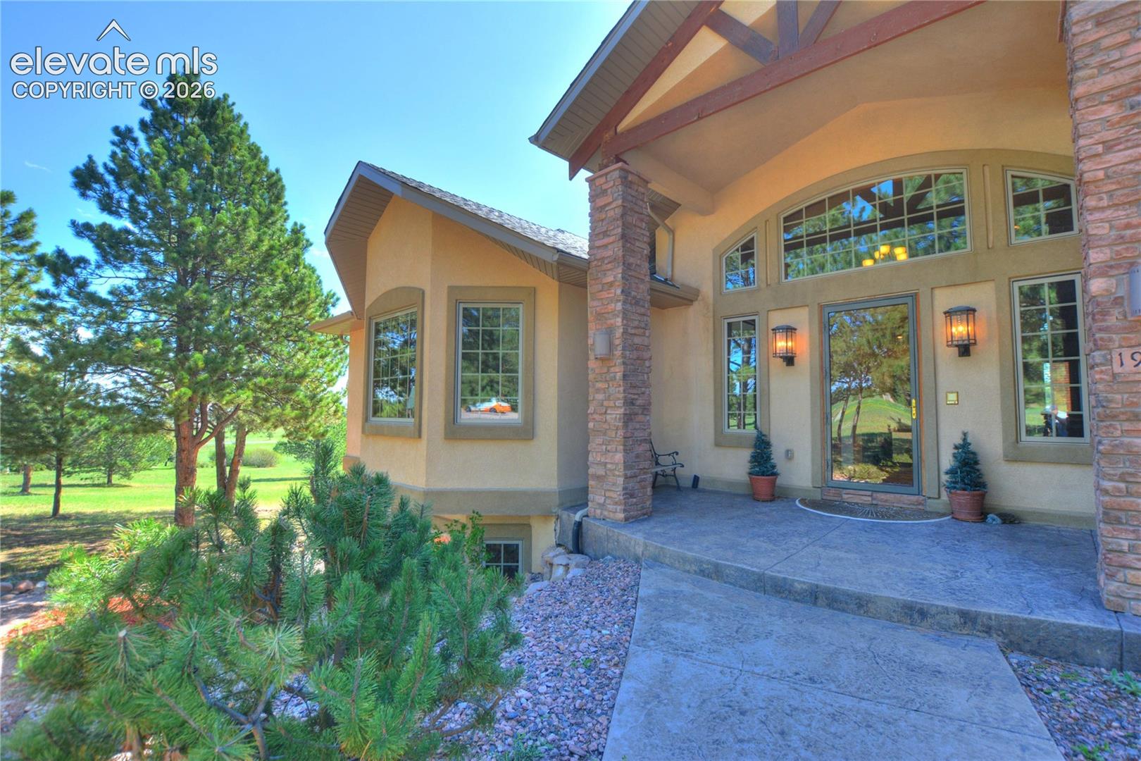 Listing photo 3 for 19315 Bardsley Place