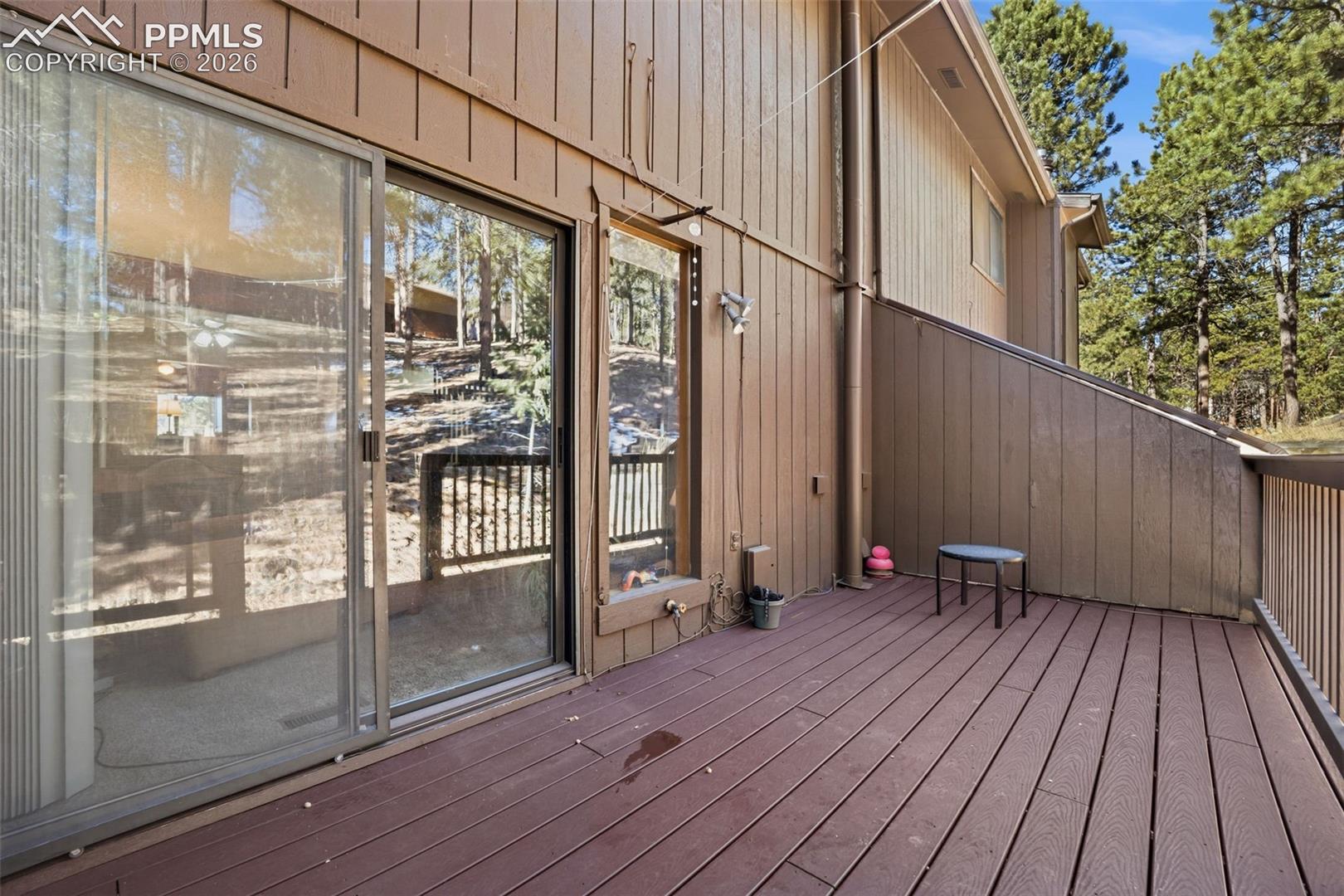 Listing photo 27 for 554 Manor Court C