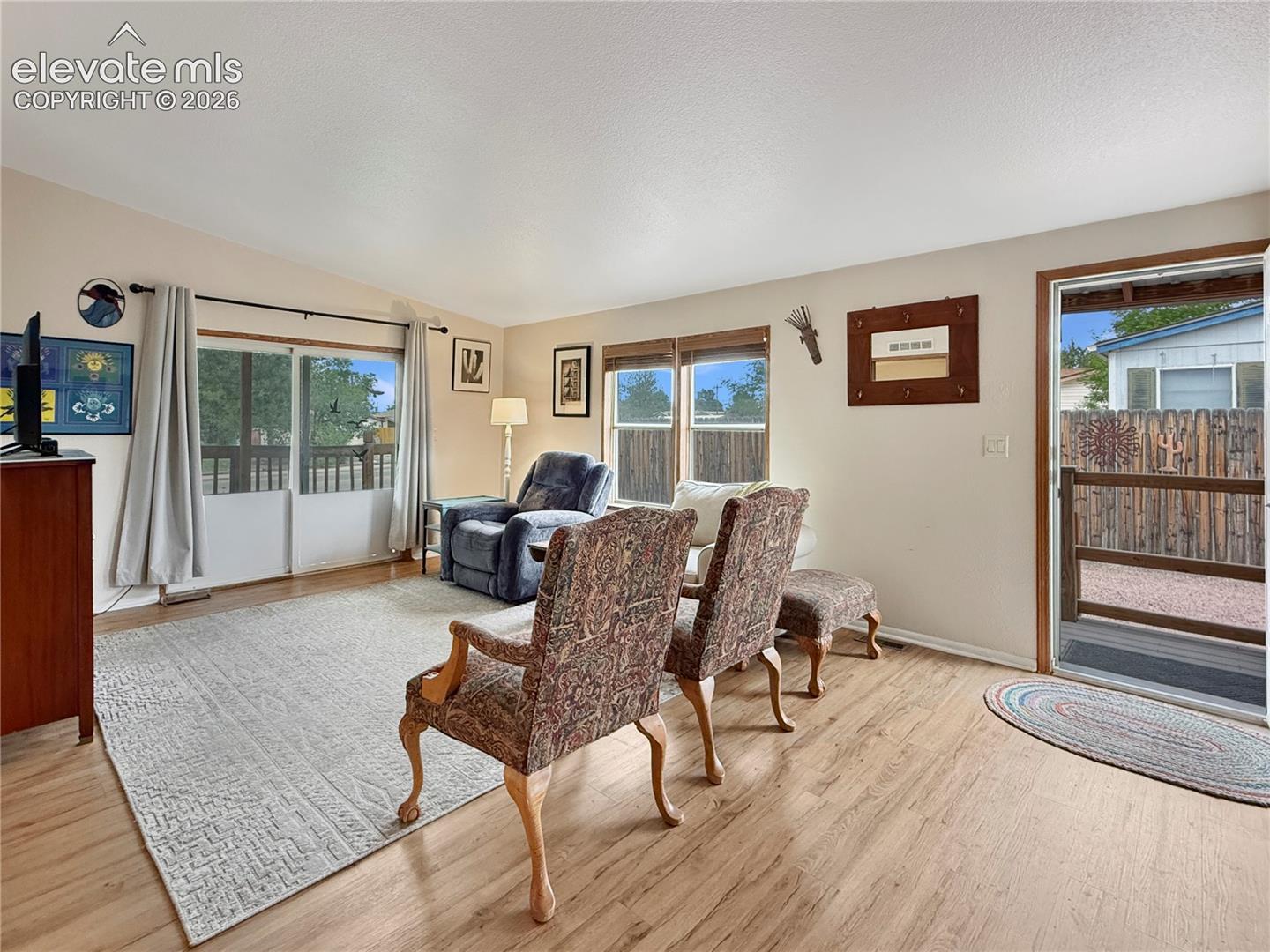 Listing photo 4 for 2620 Lowell Avenue