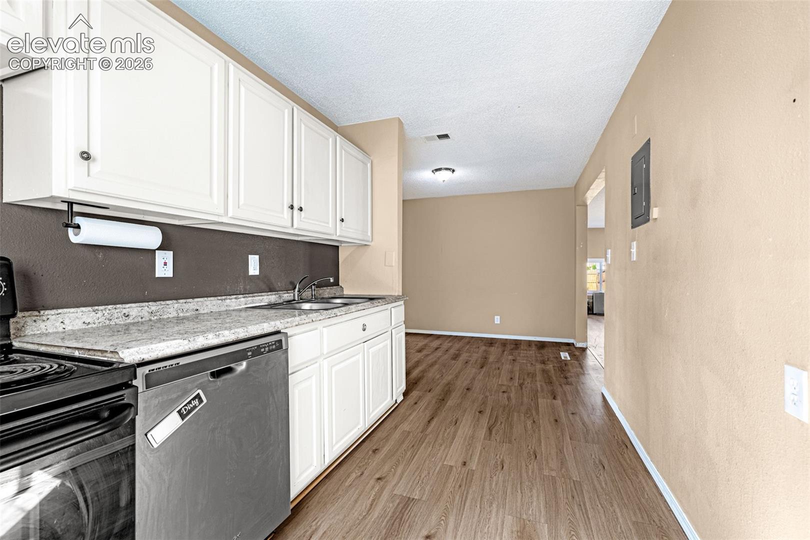 Listing photo 9 for 1933 Hallam Avenue