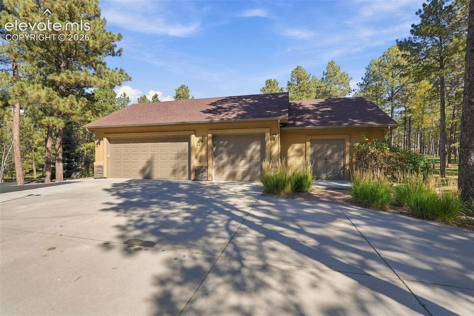 Listing photo 3 for 18825 Pagentry Place