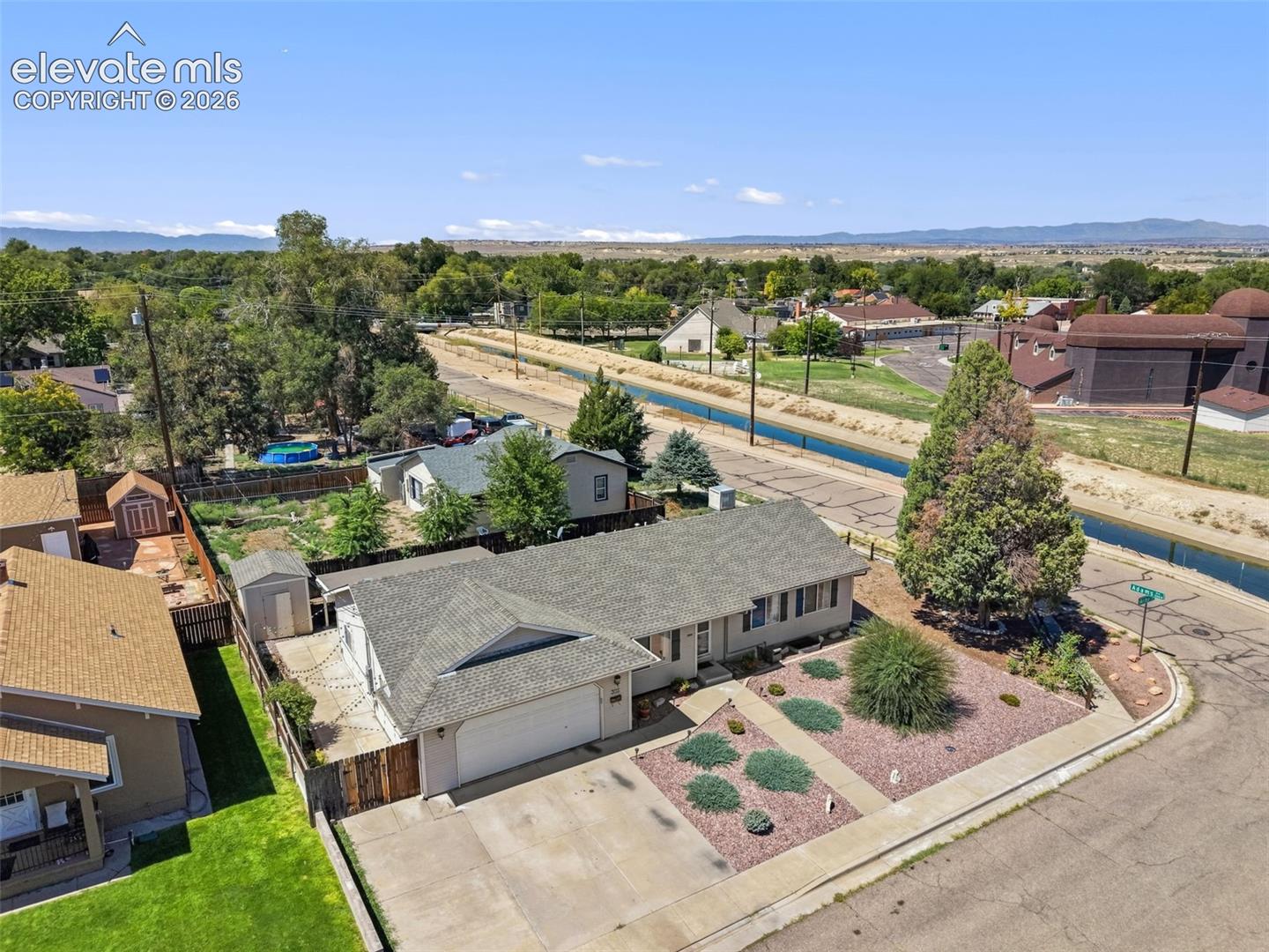 Listing photo 8 for 305 Alma Avenue