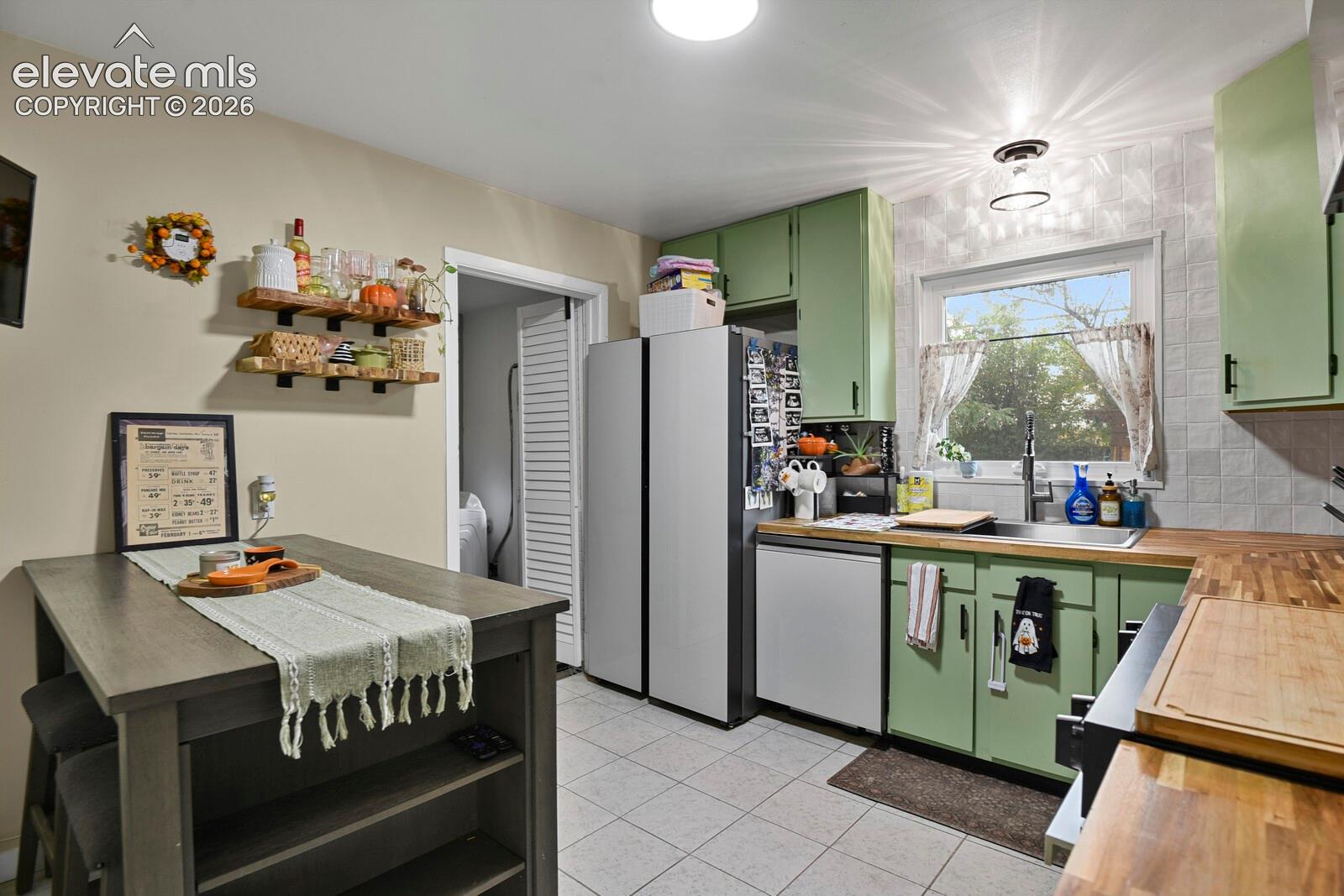 Listing photo 16 for 153 Rose Drive