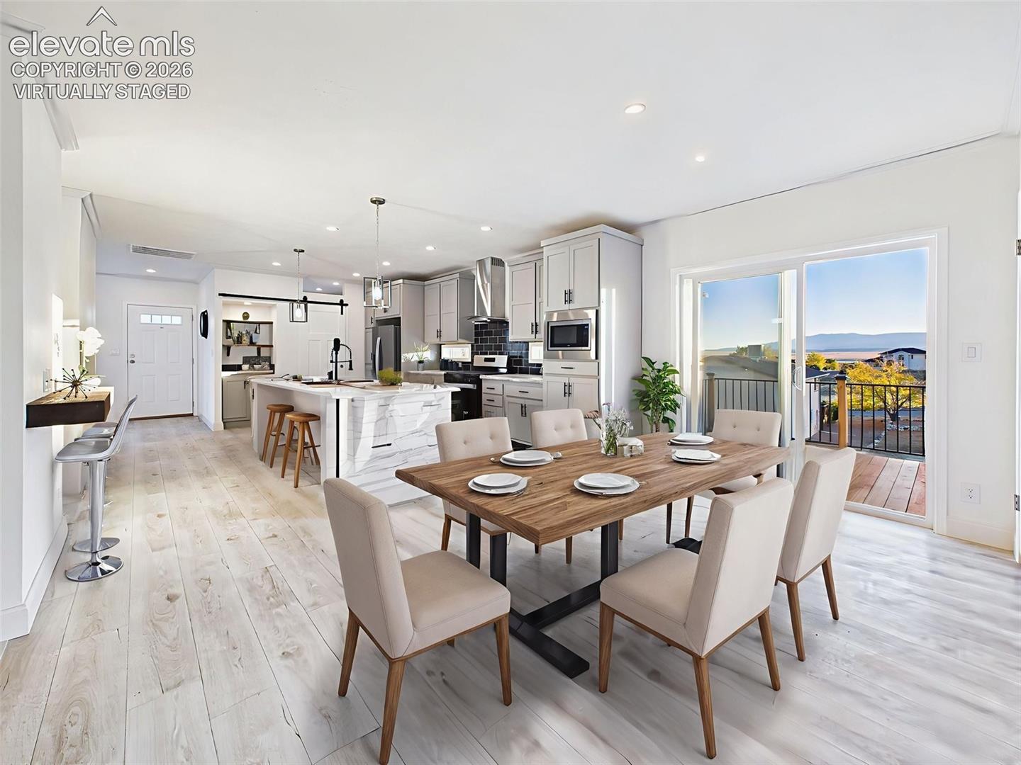 Listing photo 22 for 893 S Greenway Avenue