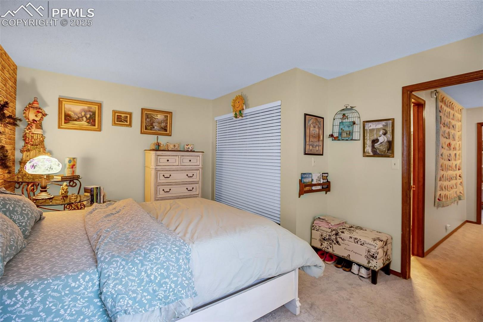 Listing photo 19 for 560 Manor Court A