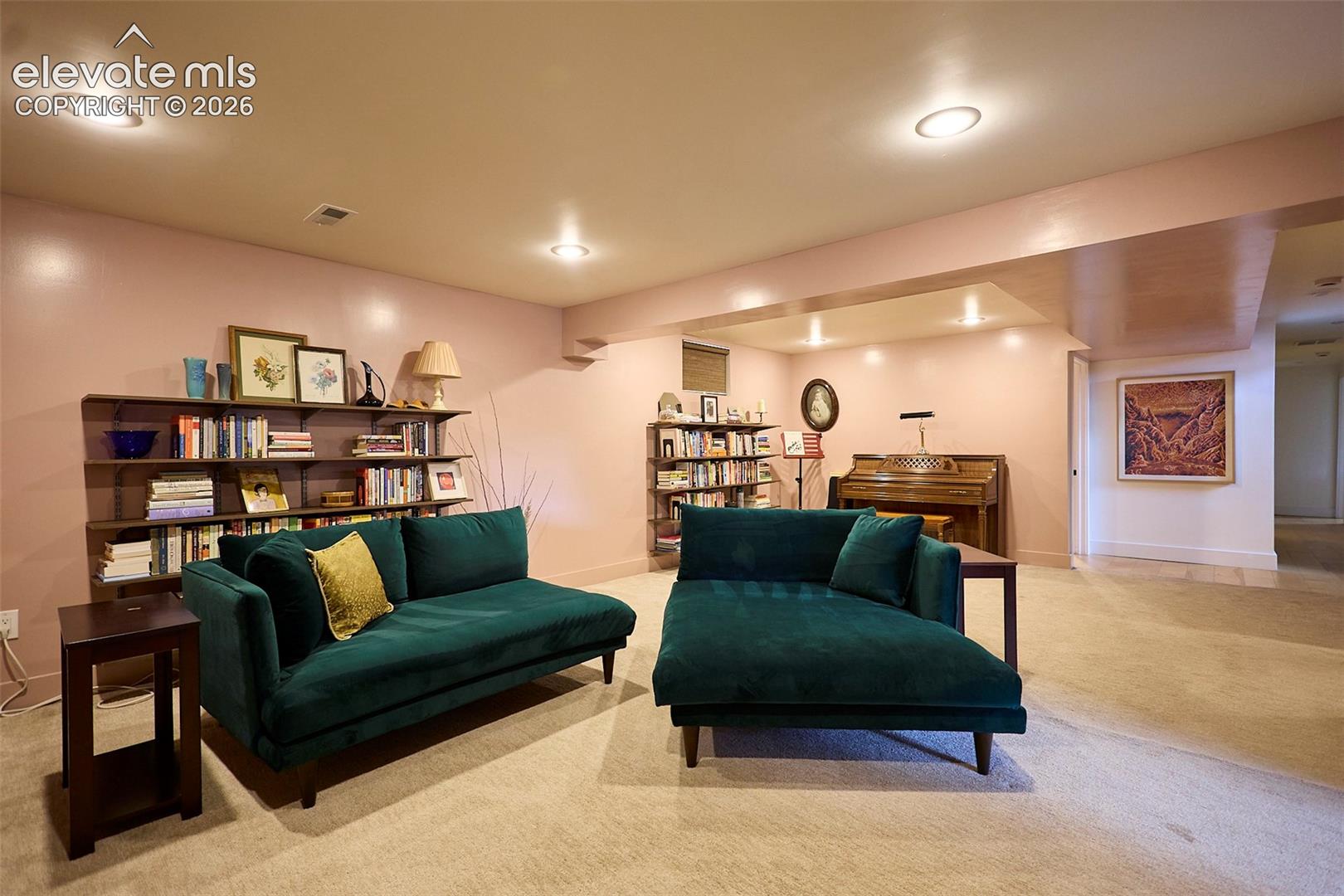 Listing photo 27 for 6827 Rosewood Drive