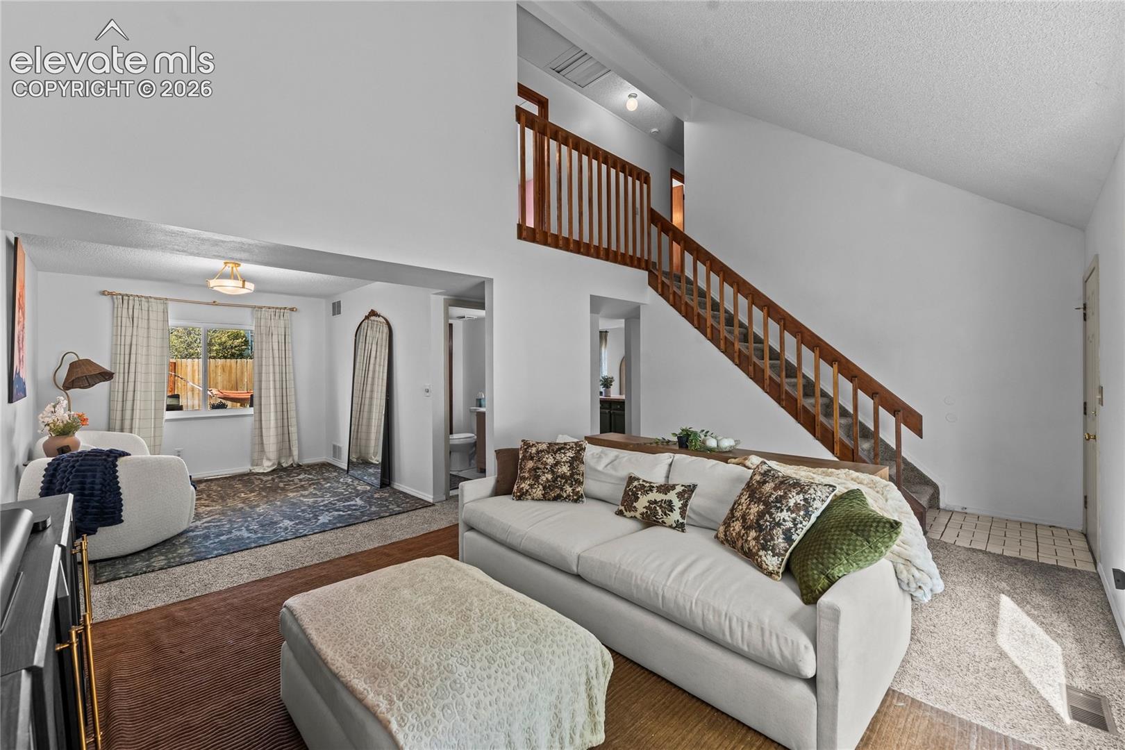 Listing photo 3 for 5870 Pemberton Way