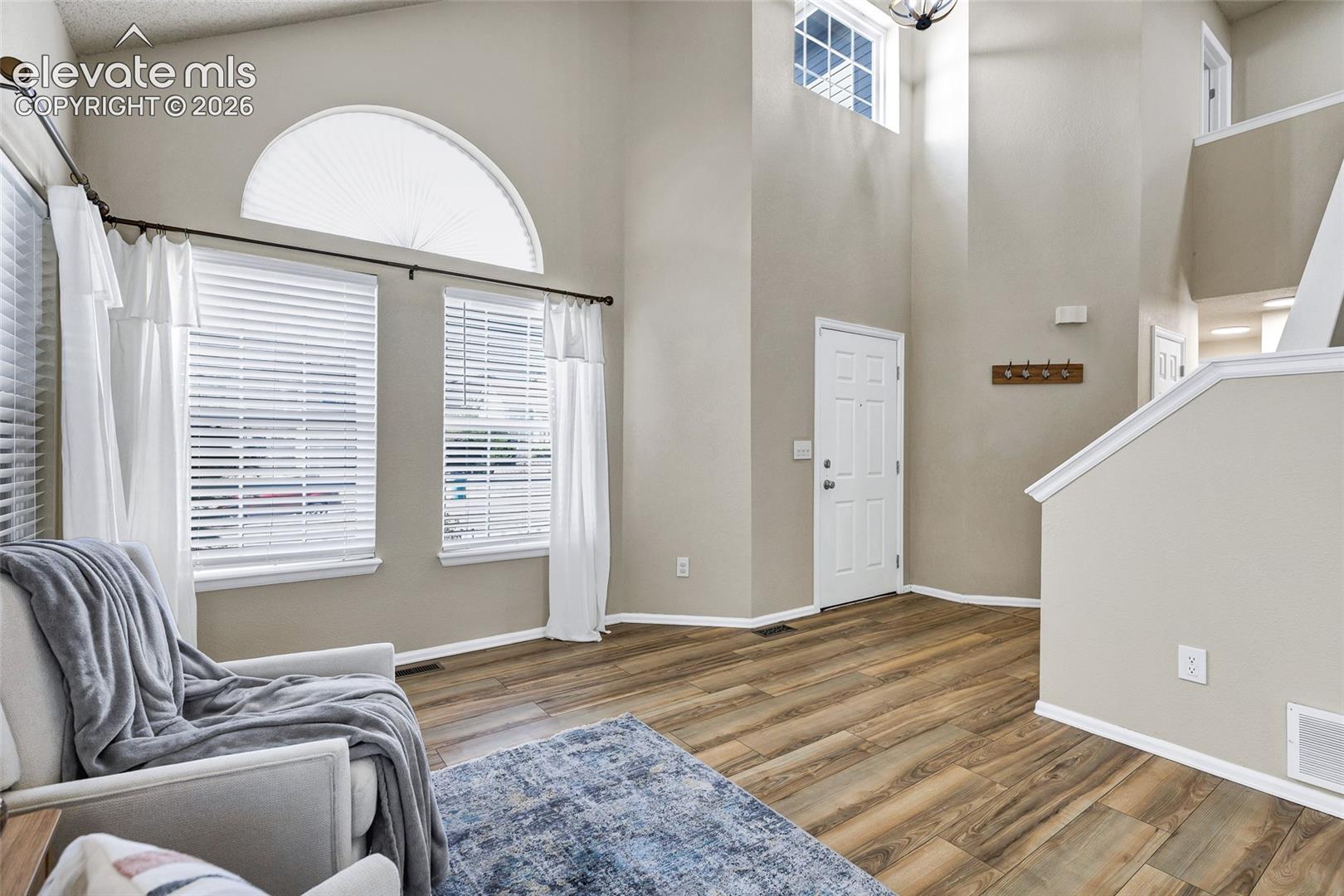 Listing photo 7 for 848 Regent Court
