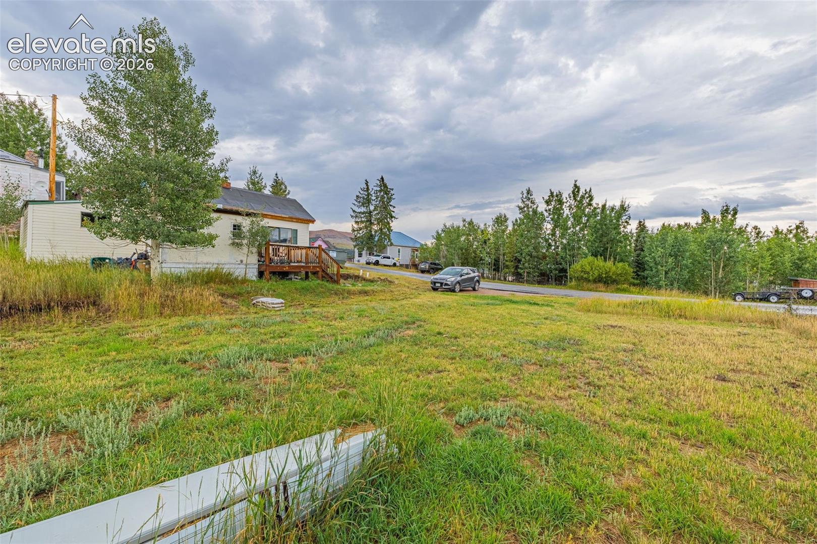 Listing photo 15 for 207 W Eaton Avenue