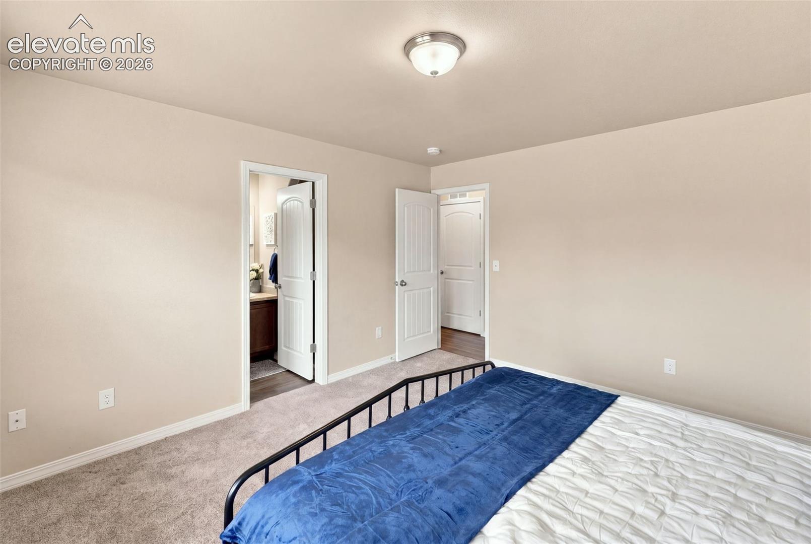 Listing photo 28 for 10864 Traders Parkway