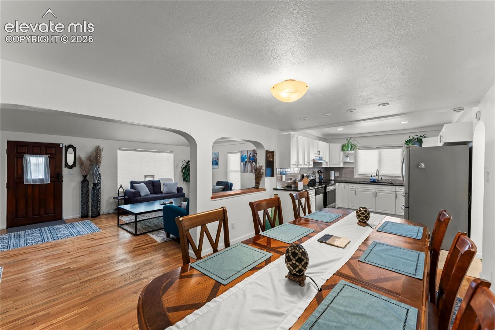 Listing photo 3 for 2706 W Pikes Peak Avenue