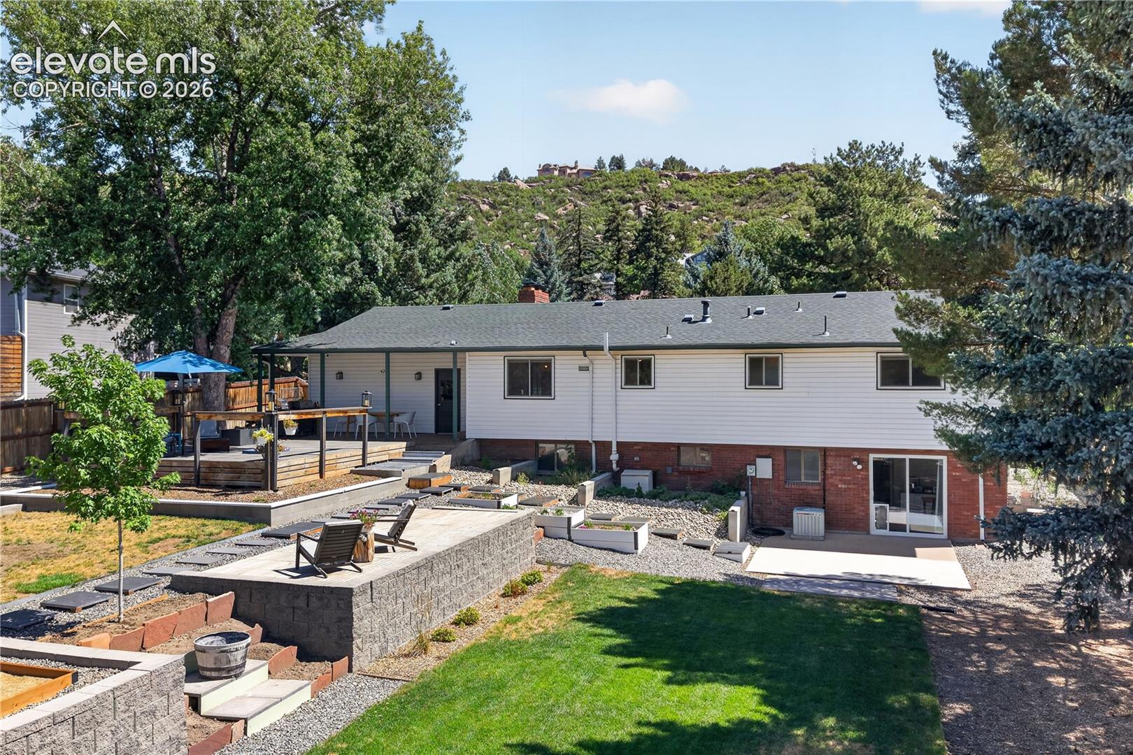 Listing photo 39 for 369 Burgess Drive