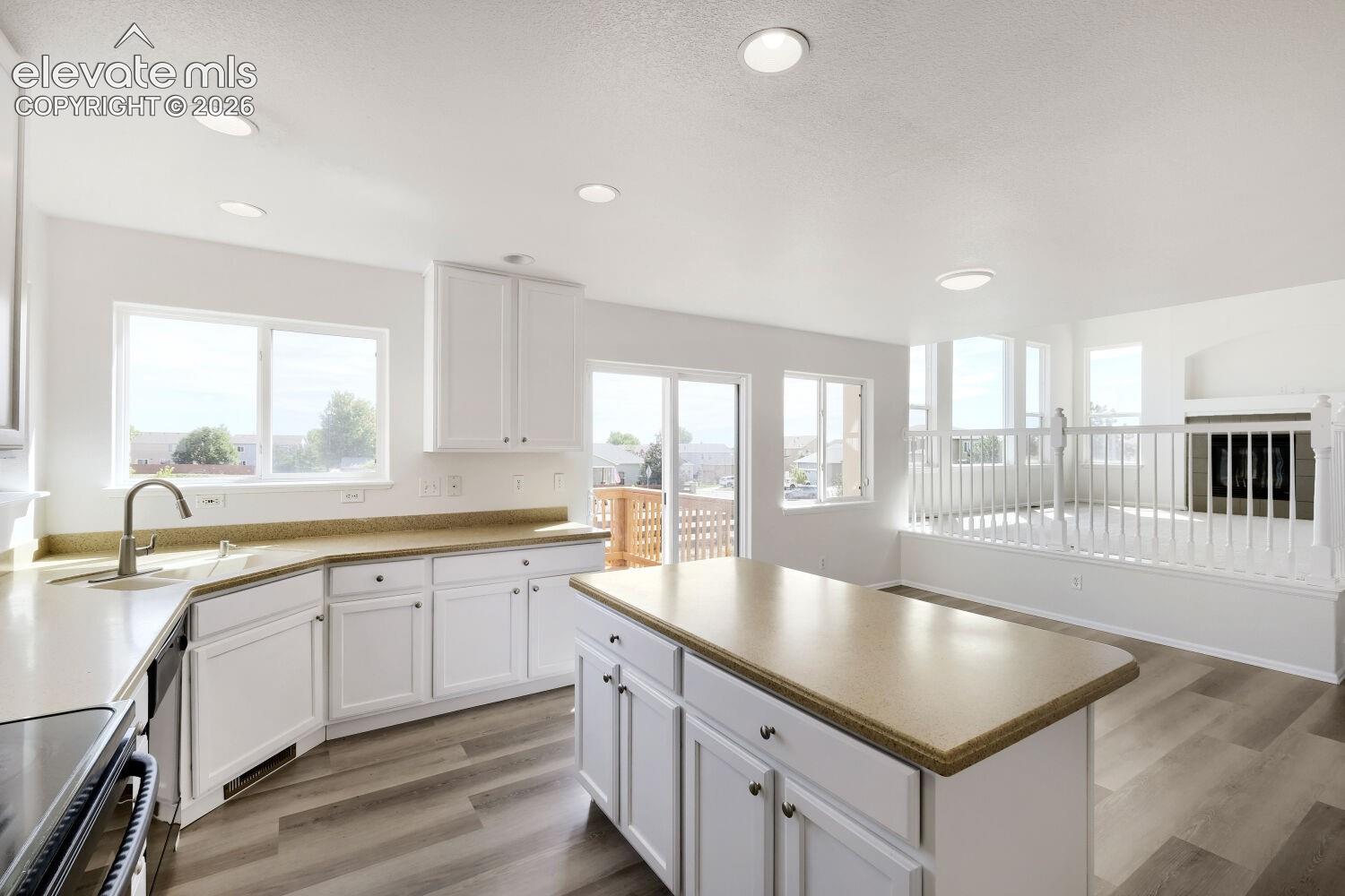 Listing photo 14 for 10025 everglades Drive