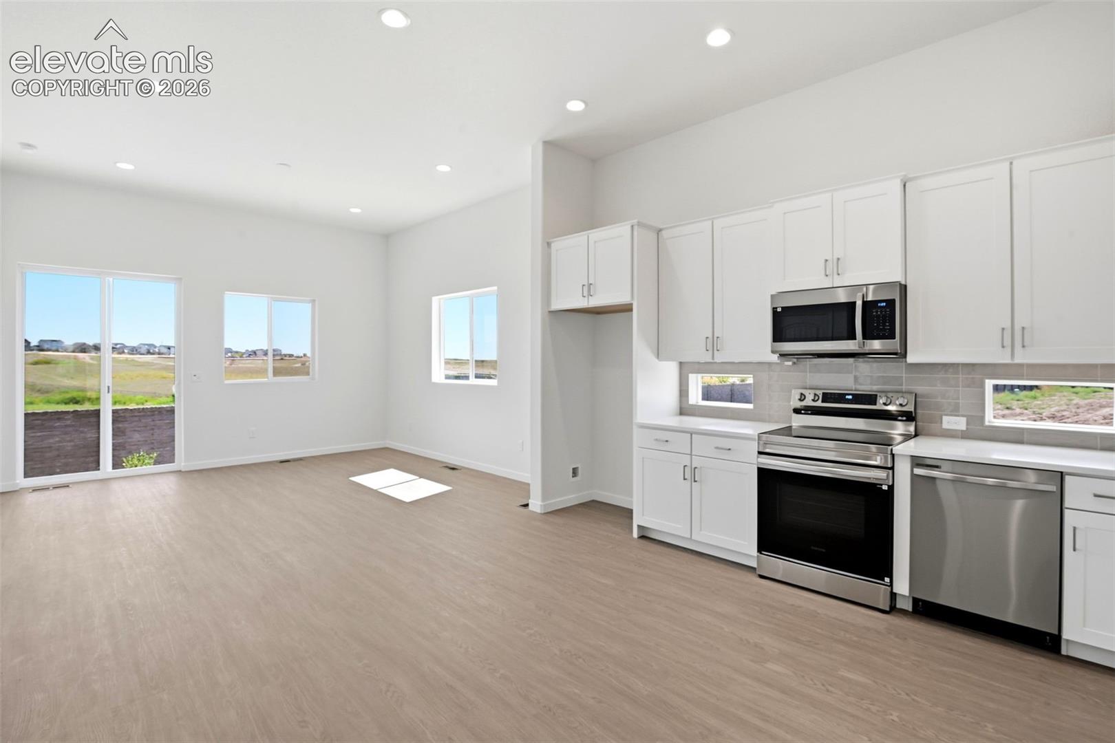 Listing photo 11 for 8039 School House Drive