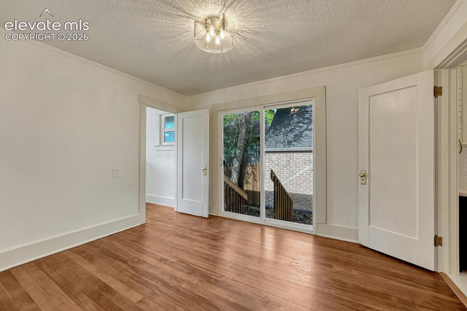 Listing photo 22 for 209 E Washington Street