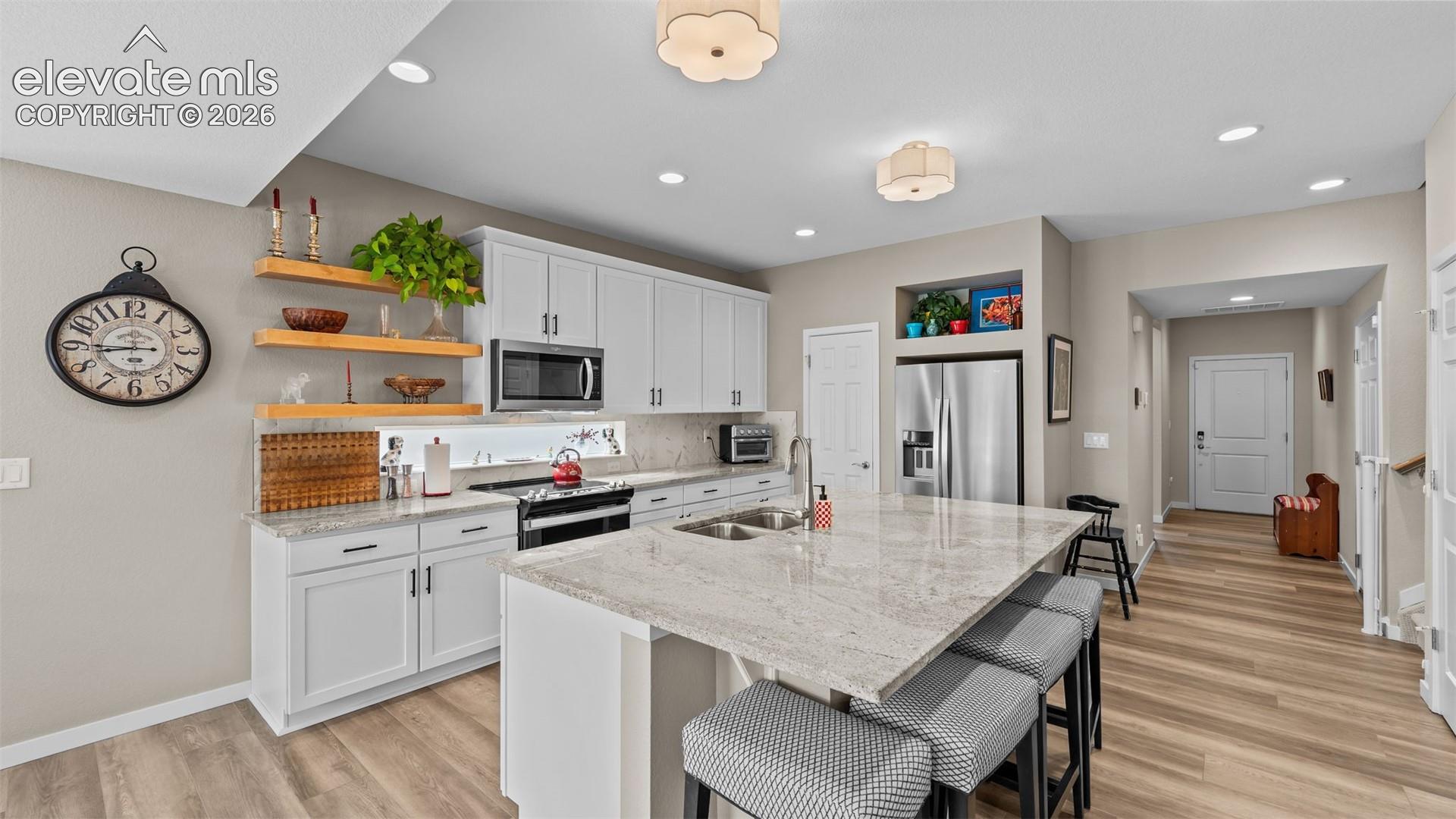 Listing photo 4 for 6055 Bennach Grove