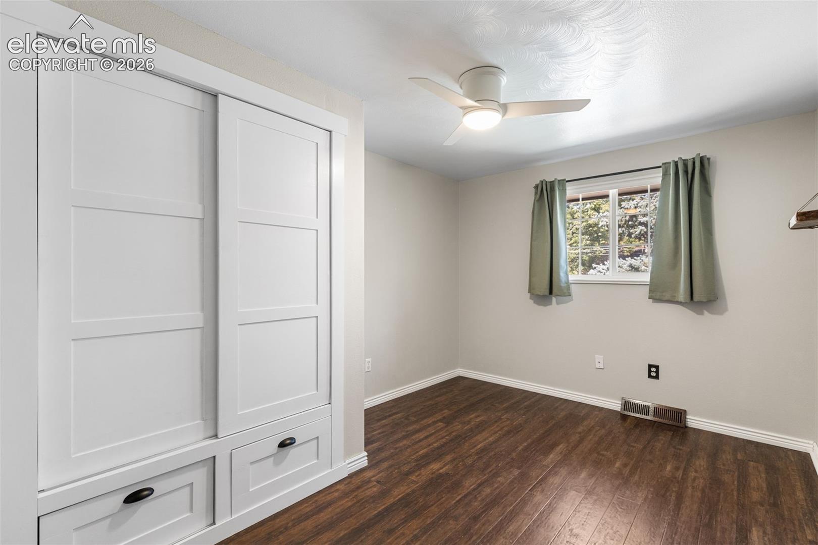 Listing photo 10 for 509 W Cheyenne Road