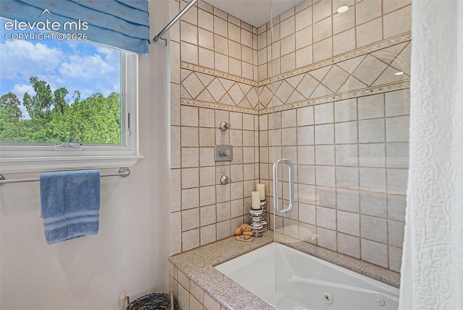 Listing photo 32 for 216 W Cheyenne Mountain Boulevard